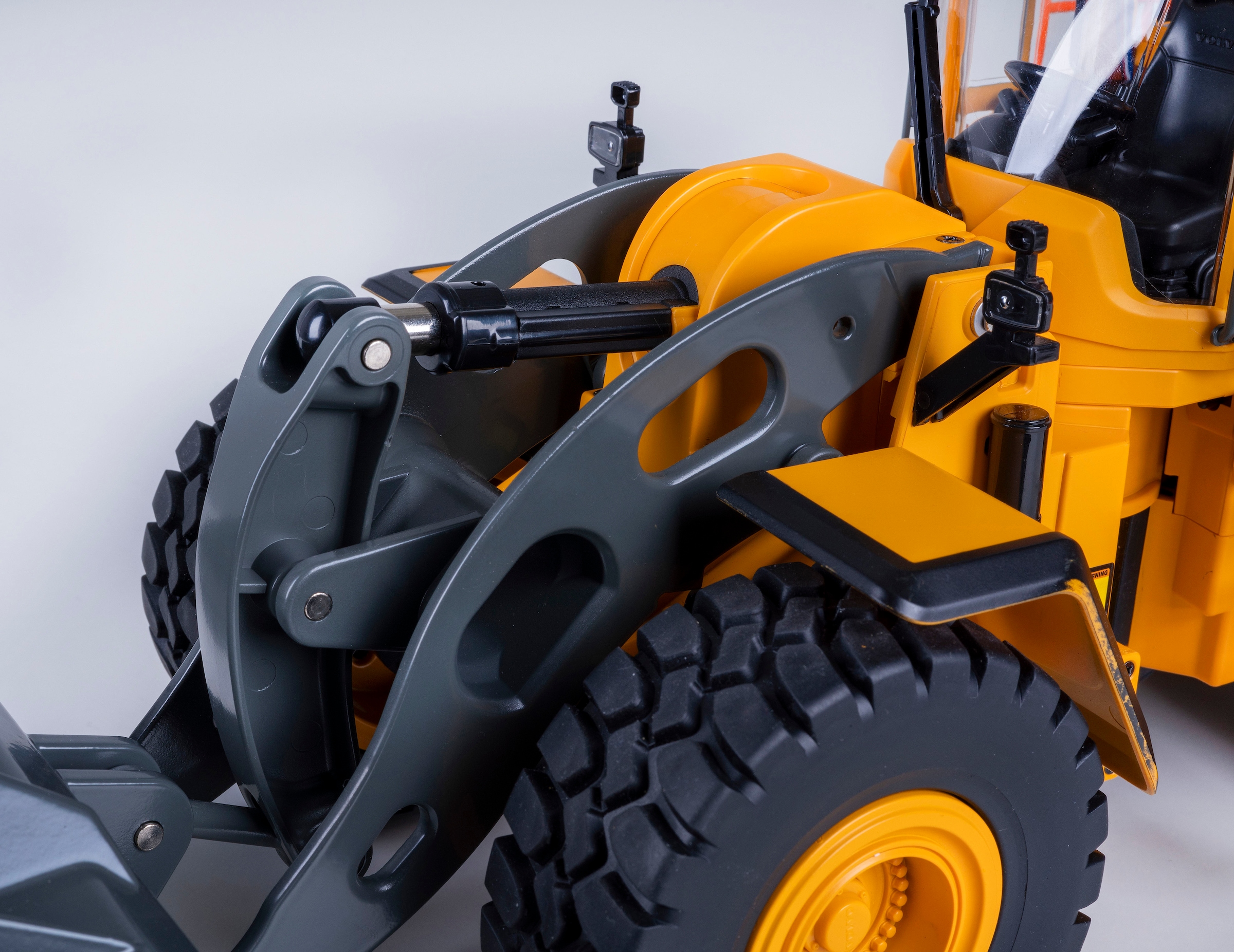 Jamara RC-Bagger »Radlader Volvo L260H Metal 2,4GHz«, LED-Licht; Maßstab 1:14