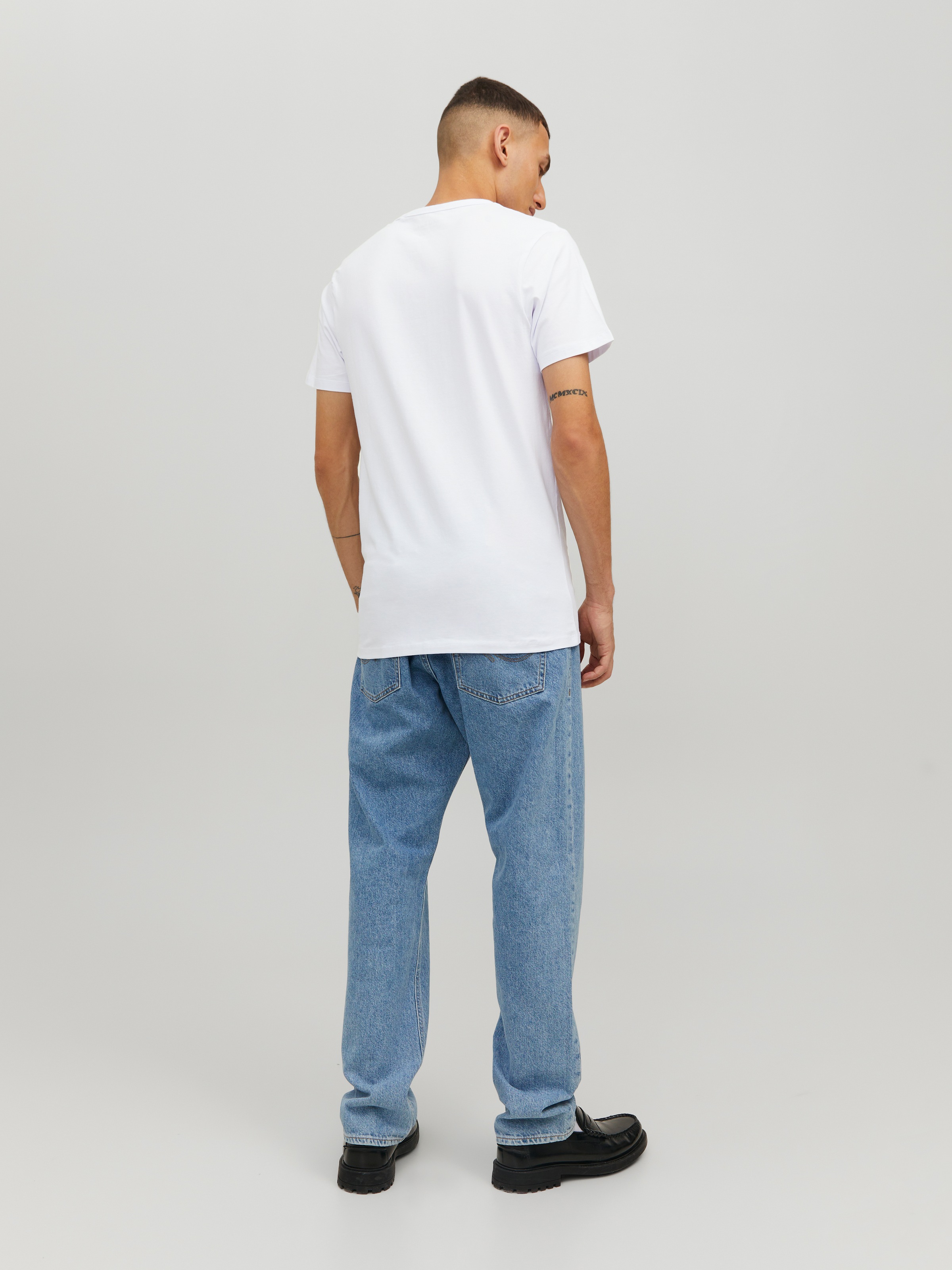 Jack & Jones T-Shirt »JJEBASIC mit schmaler Passform für jeden Tag« unifarben, modisch, schmal, Baumwollmischung, Rundhals