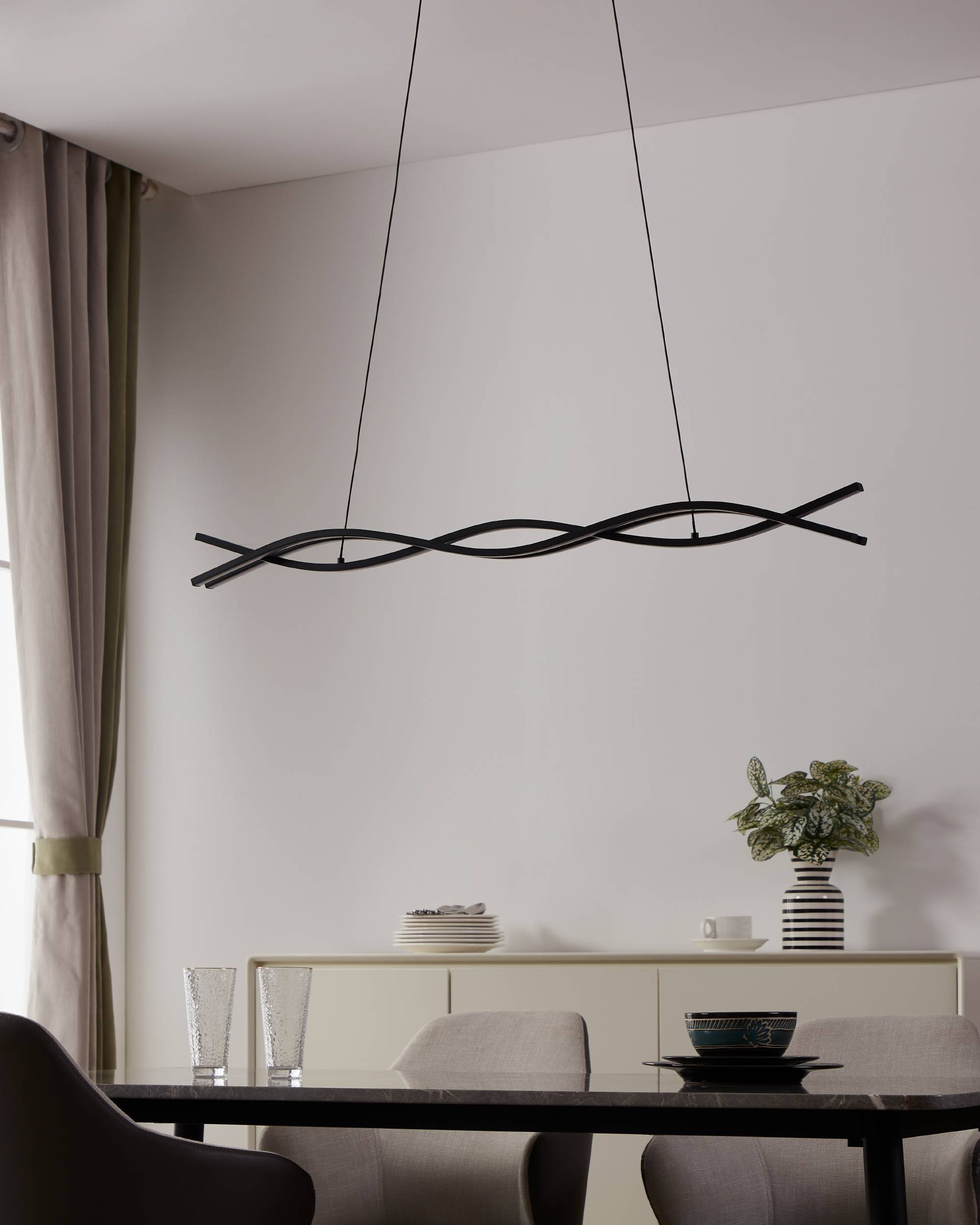 EGLO Hängeleuchte »Lasana 3 Pendelleuchte, Wohnzimmerlampe, Stahl und Kunsstoff, Lampe« LED-Modul 1 Stk. Warmweiß Hängeleuchte - L98,5 x B8 x H120 cm - schwarz - 3X11W inkl.