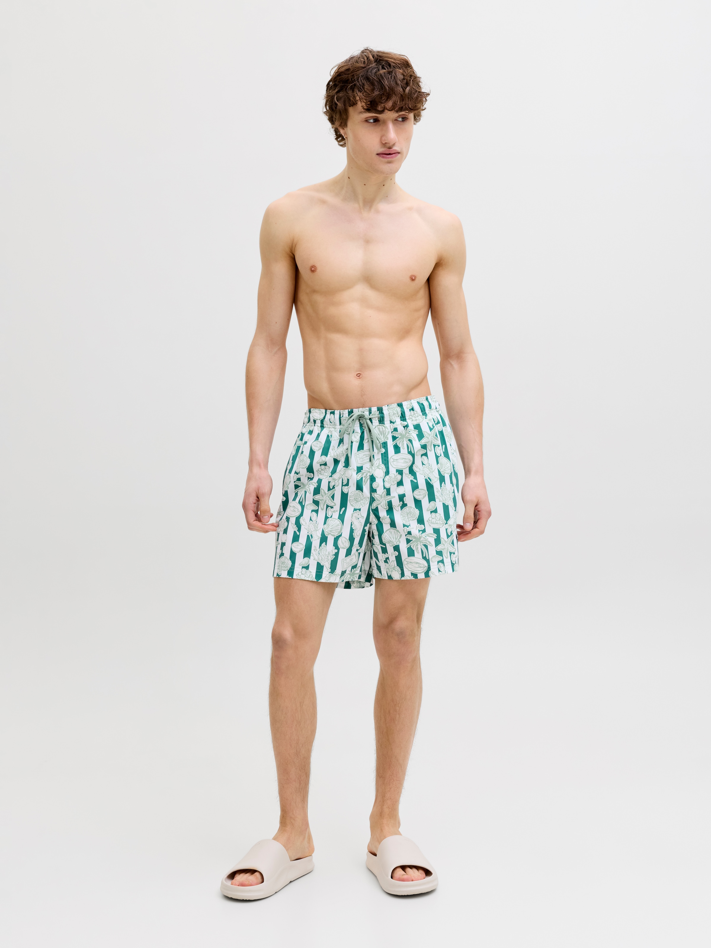 Jack & Jones Badeshorts »JPSTMAUI VIBES NOVELTY AOP SWIM SHORT SN« Kunstfaser