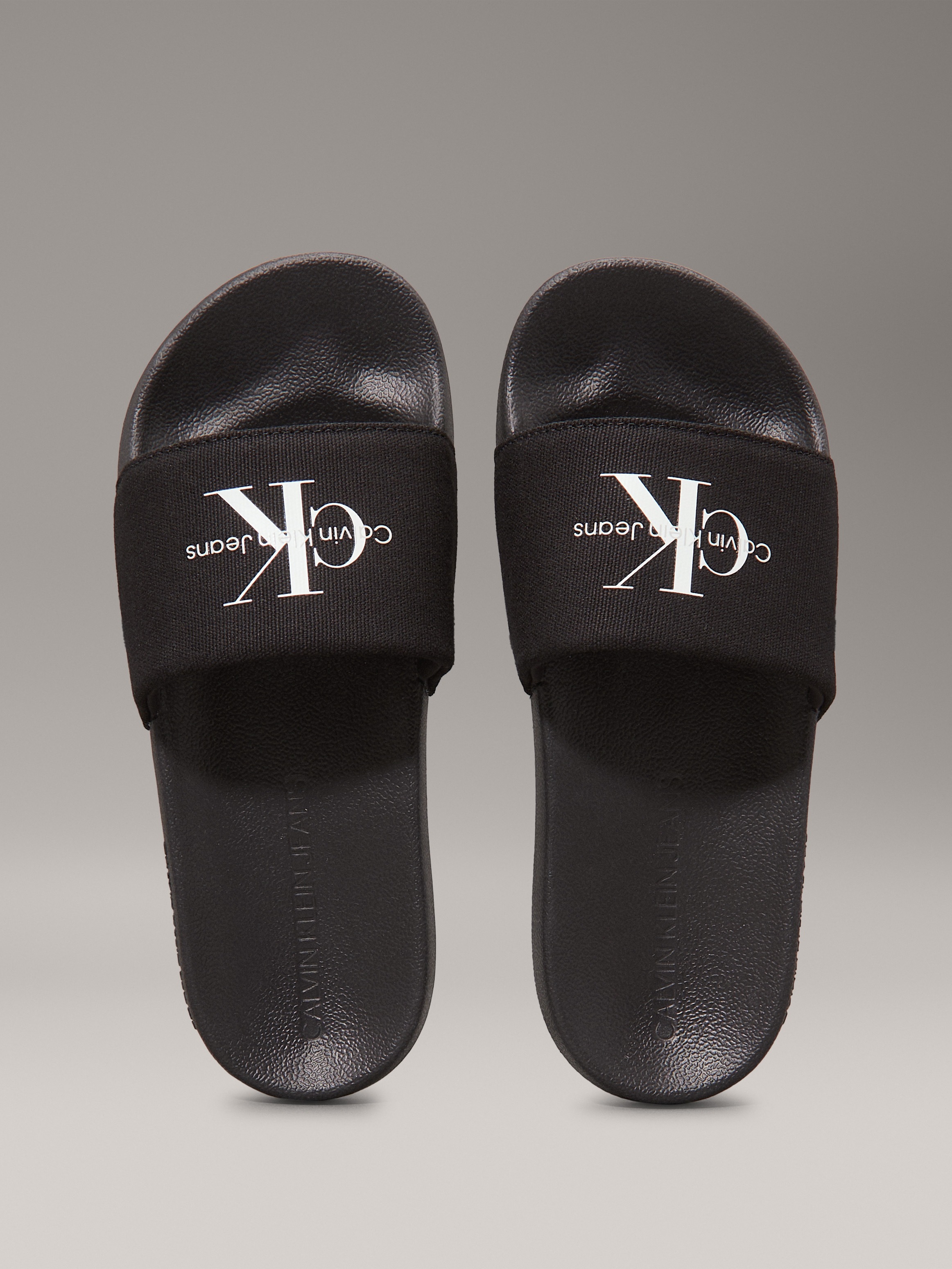 Calvin Klein Jeans Pantolette »SLIDE MONOGRAM WMNS«, Poolslides, Schlappen, Sommerpantolette, Strandschuh zum Schlupfen