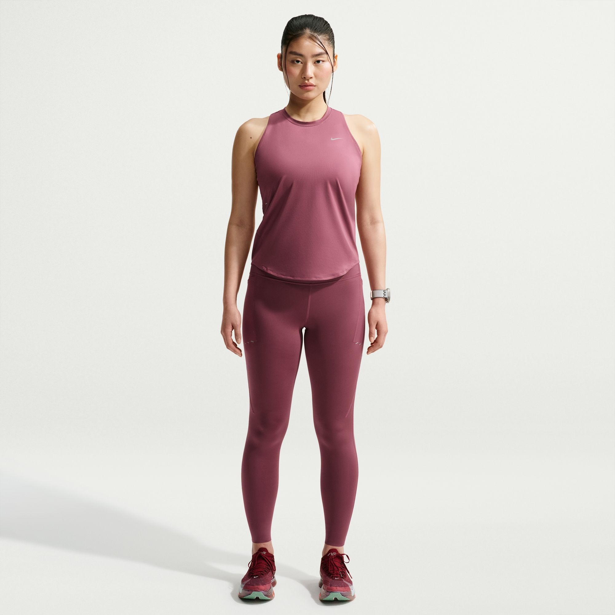 Nike Lauftop »W NK SWIFT DF TANK STNDRD« ärmelloses Design, leichtes Material, lockerer Schnitt