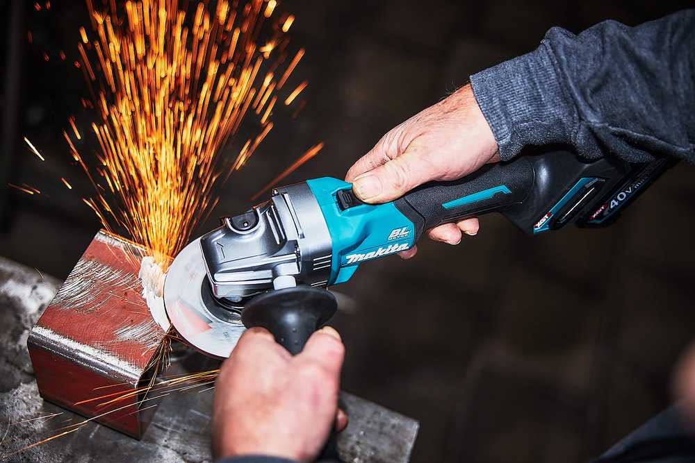 Makita Akku-Winkelschleifer »»GA008GZ««, (XGT, 40V max., 125 mm), ohne Akku, ohne Ladegerät
