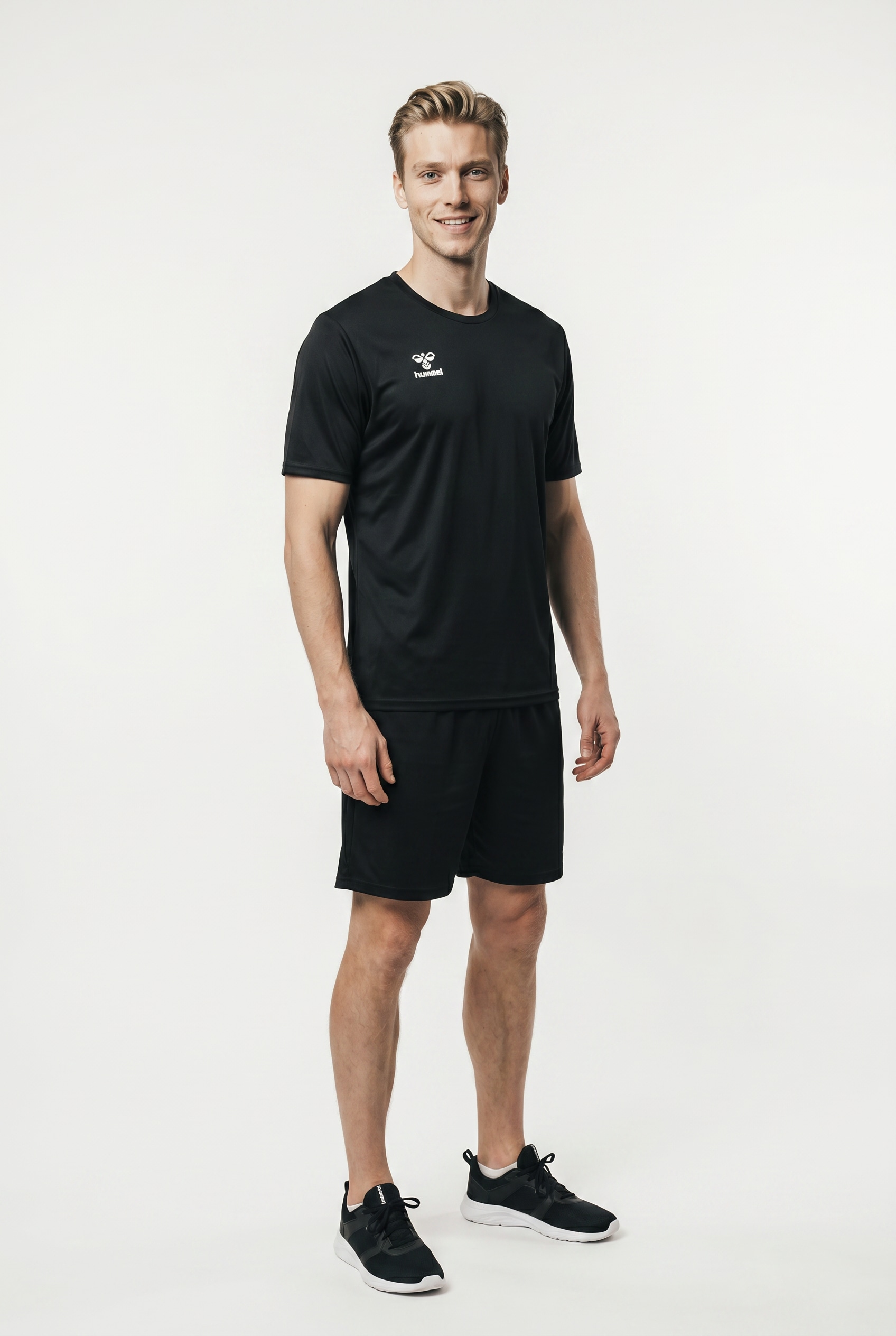 hummel Trainingsshirt »HMLESSENTIAL JERSEY S/S« Kurzarm-Design, mit Rundhalsausschnitt, in Trikot-Qualität