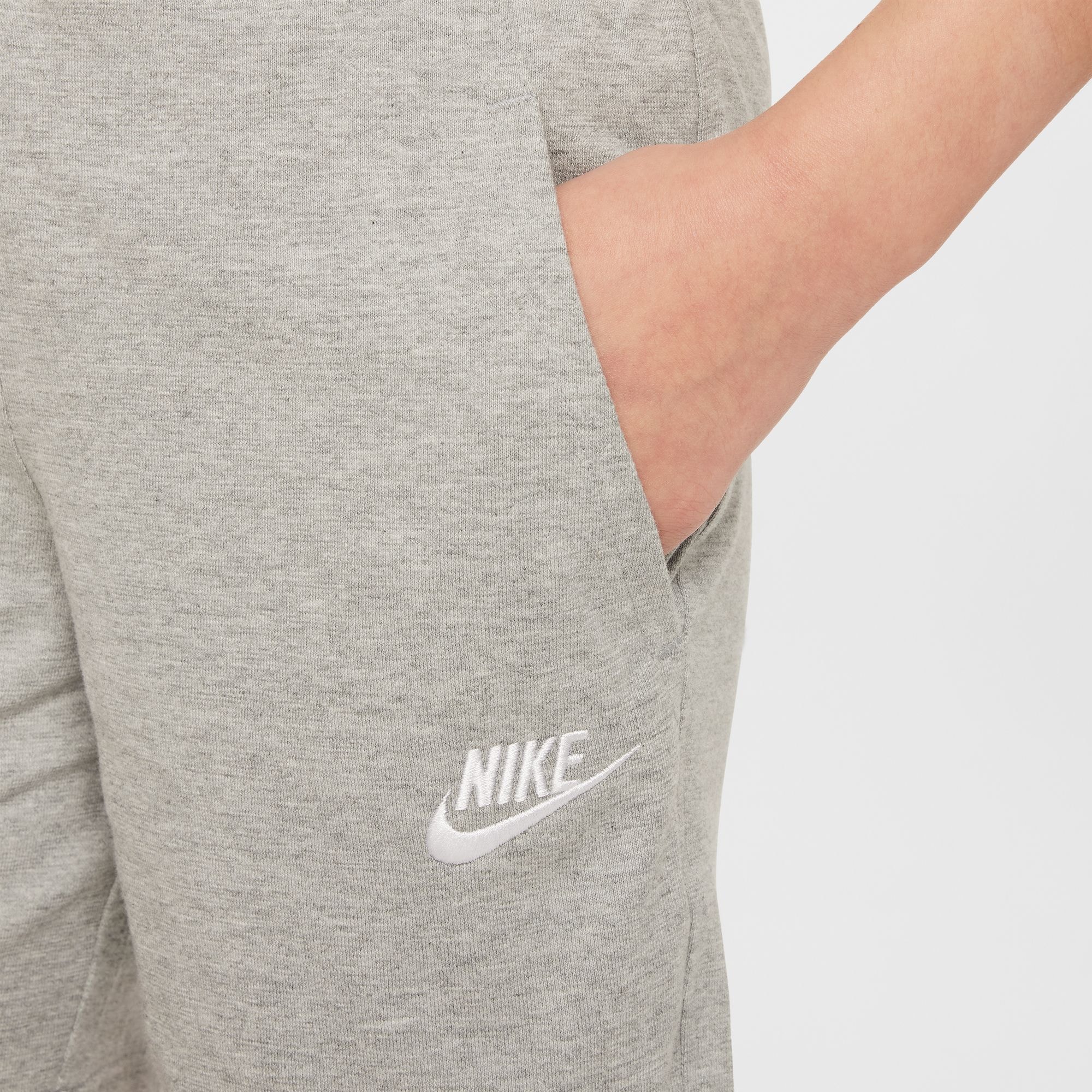 Nike Sportswear Trainingsshorts »K NSW CLUB KNIT SHORT 6IN LBR«