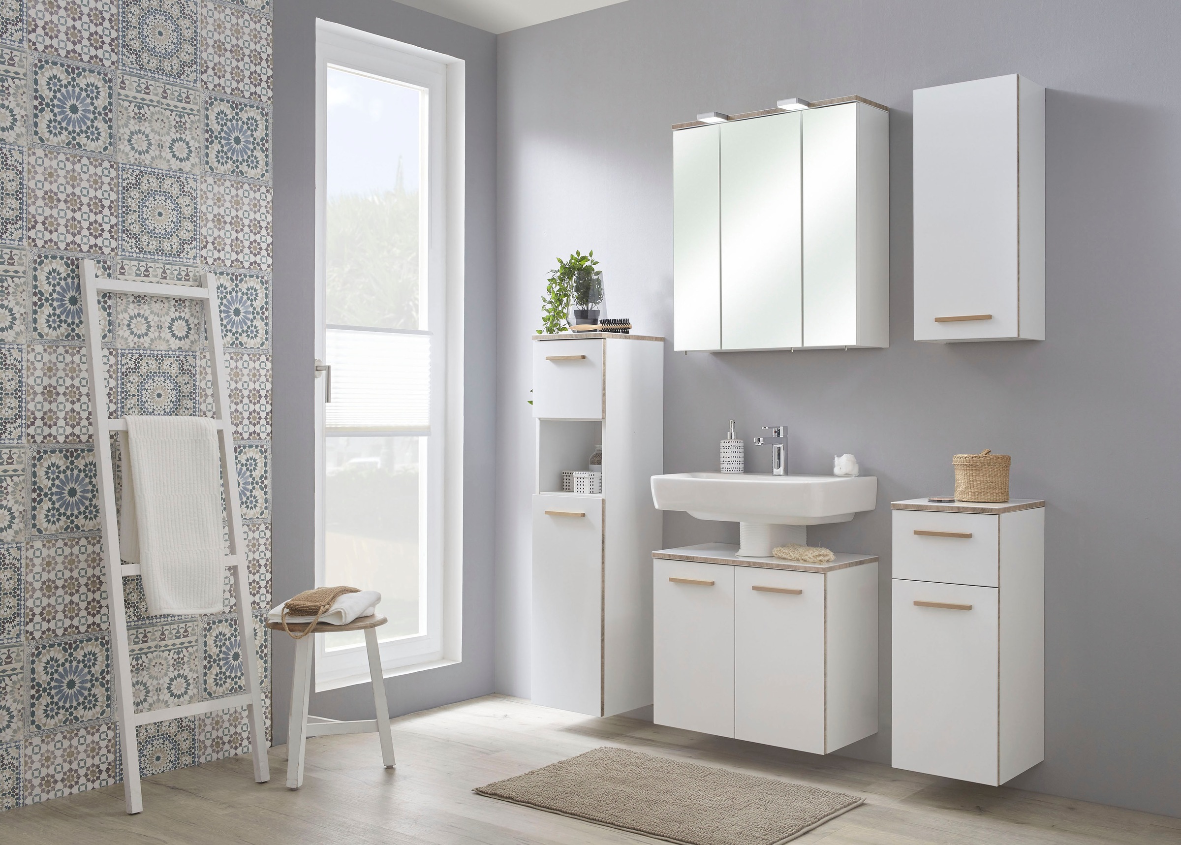 Saphir Spiegelschrank »Quickset 931 Badschrank, 3 Spiegeltüren, 6 Einlegeböden, 65 cm breit«, inkl. LED-Beleuchtung, Türdämpfer, Schalter-/Steckdosenkombination