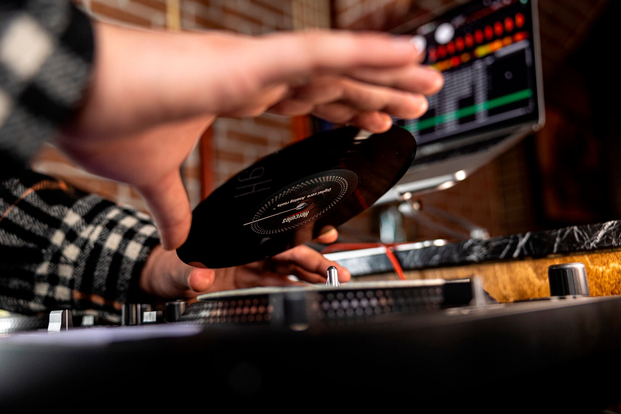 HERCULES DJ Controller »Inpulse T7 White Editio retail«