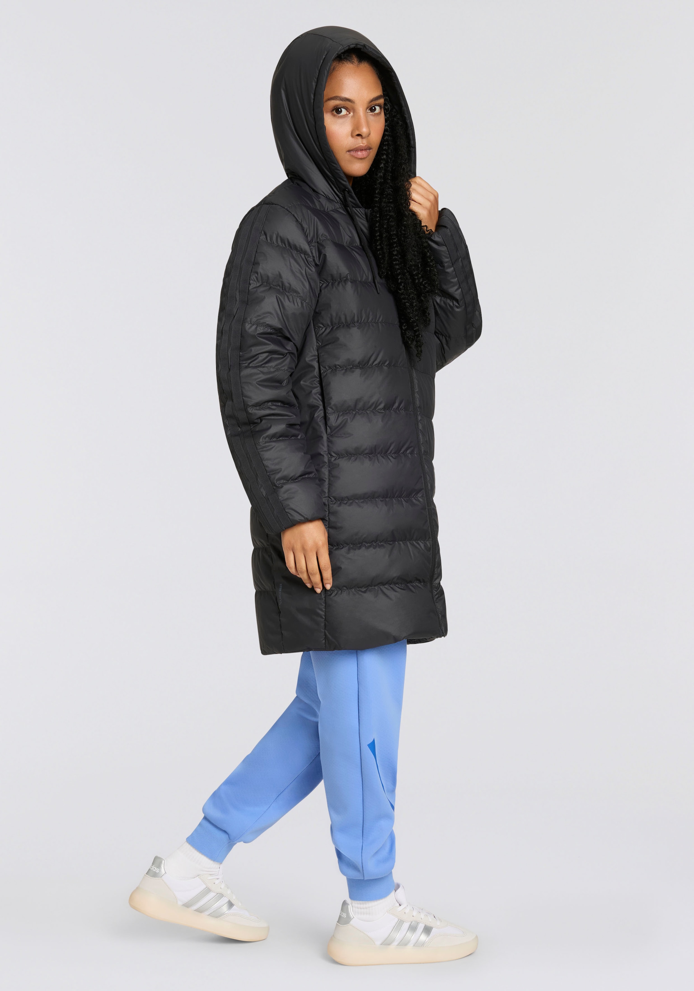 adidas Sportswear Daunenjacke »ESSENTIALS CLIMAWARM 3-STREIFEN LIGHT DAUNENPARKA MIT KAPUZE« Winterjacke Damen
