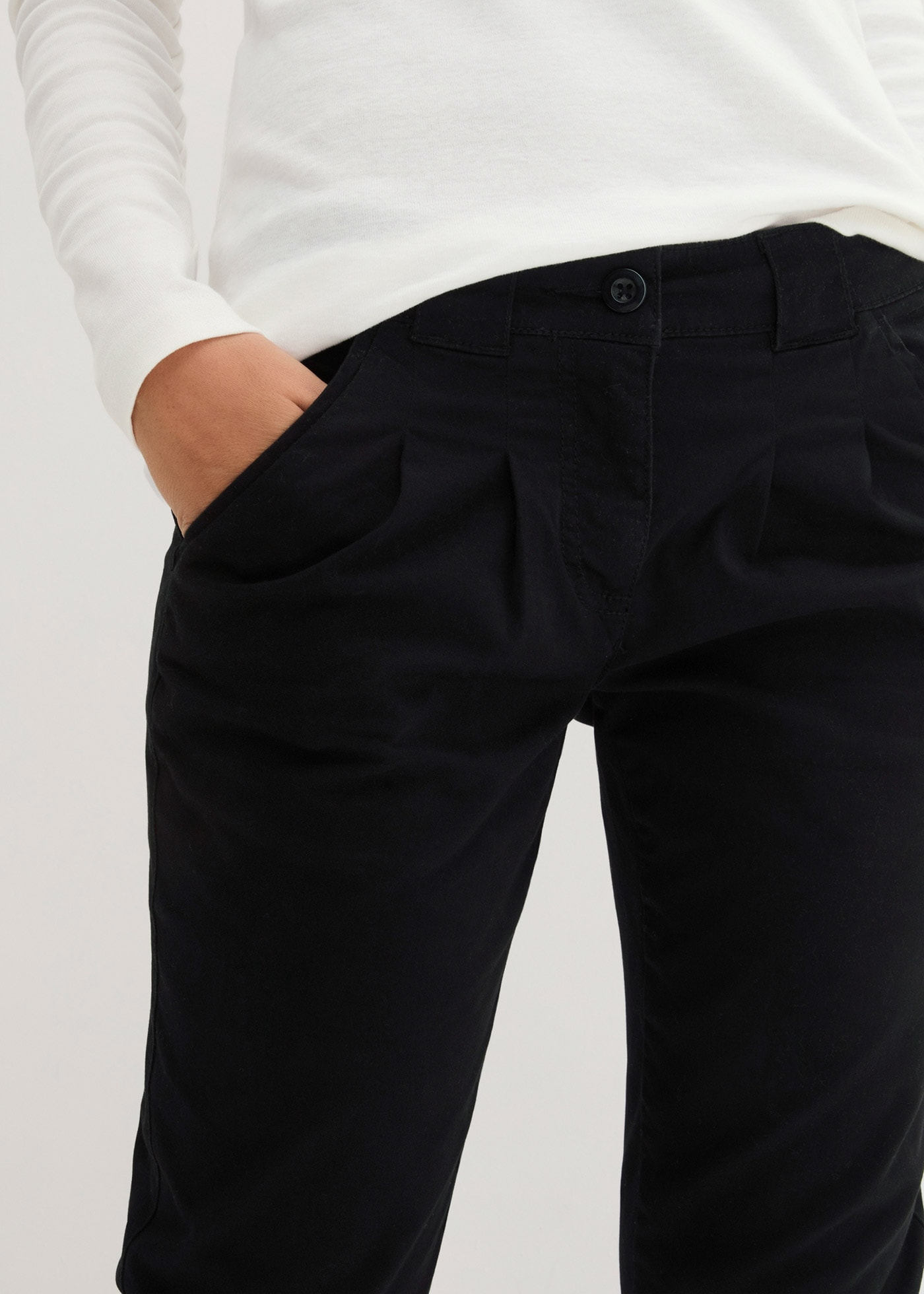 bonprix Chinohose  schmale Form, mit Bundfalten und praktischen Taschen