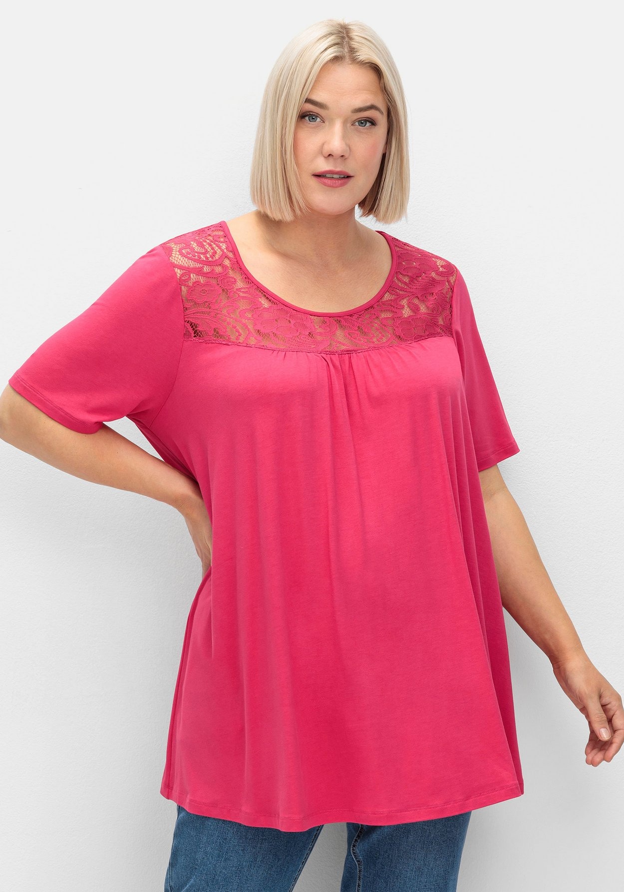Sheego Longshirt »Longshirt mit Spitzenpasse, in A-Linie«