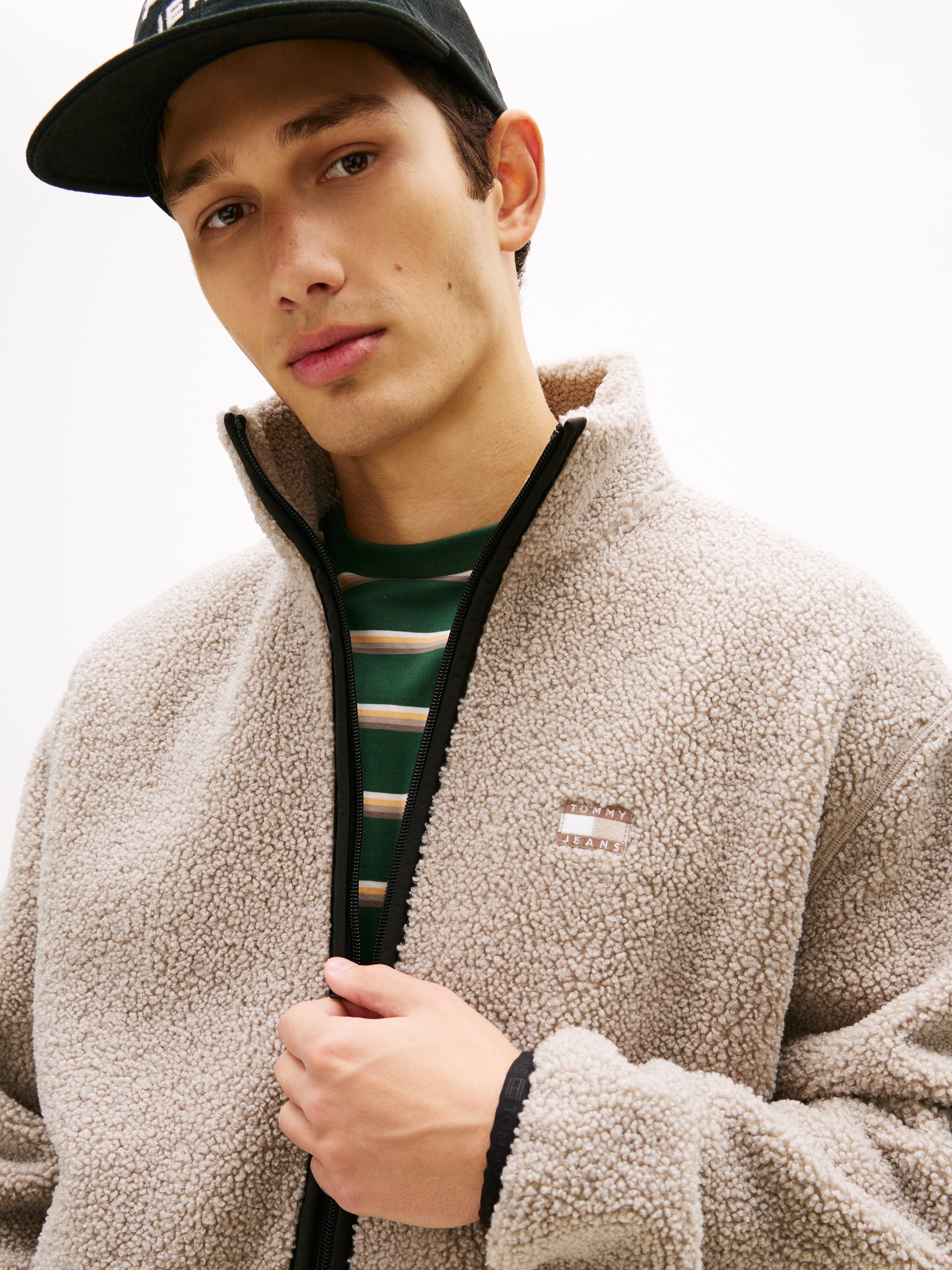 Tommy Jeans Fleecejacke »TJM BADGE TEDDY« Stehkragen, Teddyfleece, relaxed fit