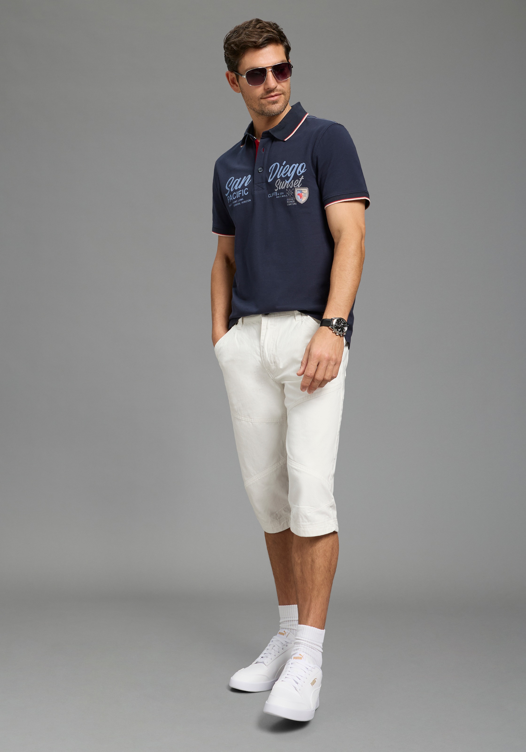 Man's World Poloshirt »Neue Kollektion!« normale Passform, Kurzarm, mit Print und Badge, aus Piqué-Material