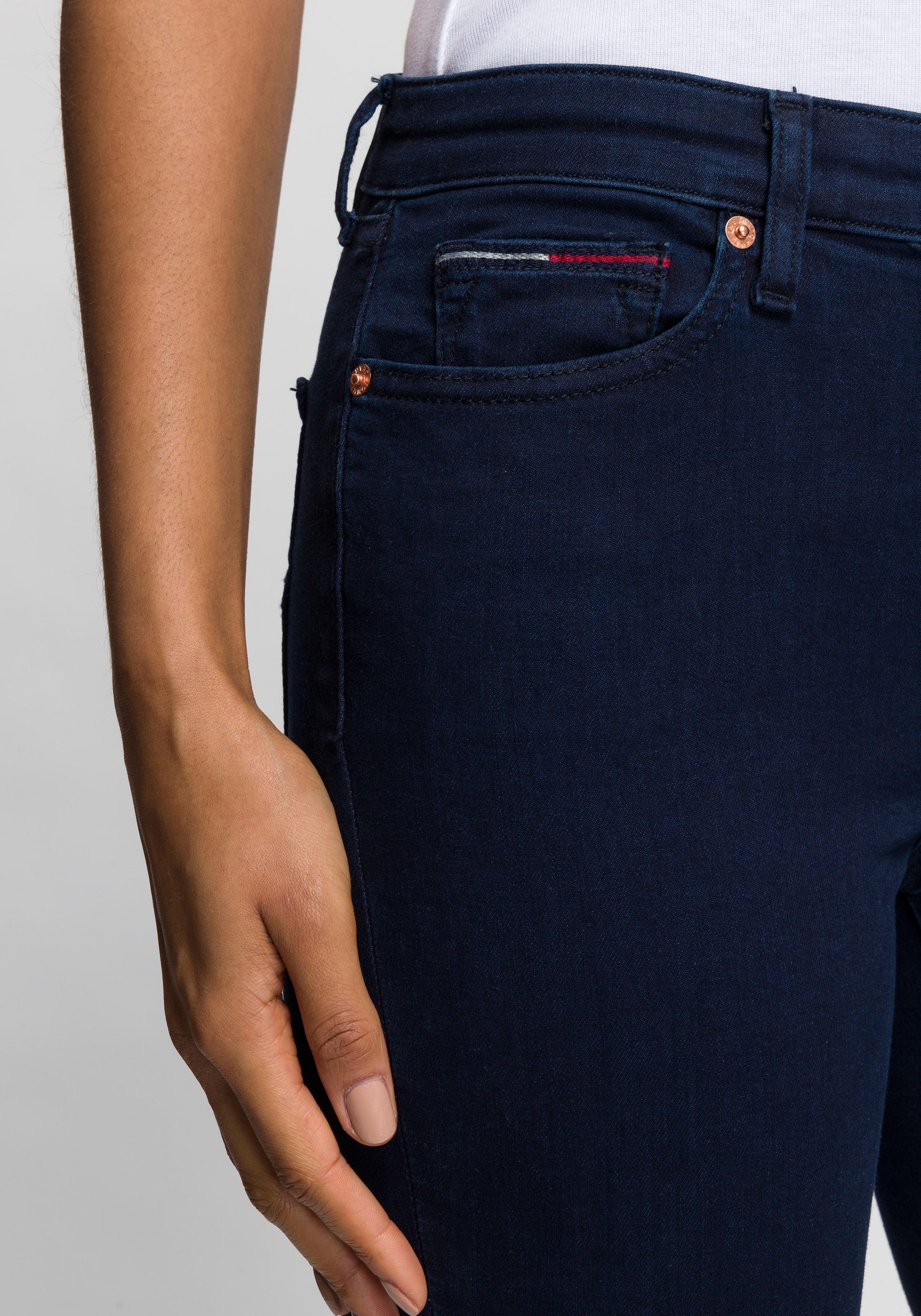 »NORA bei online Tommy Jeans mit Jeans bestellen Stickereien OTTO Tommy SKNY«, Logo-Badge Skinny-fit-Jeans & MR