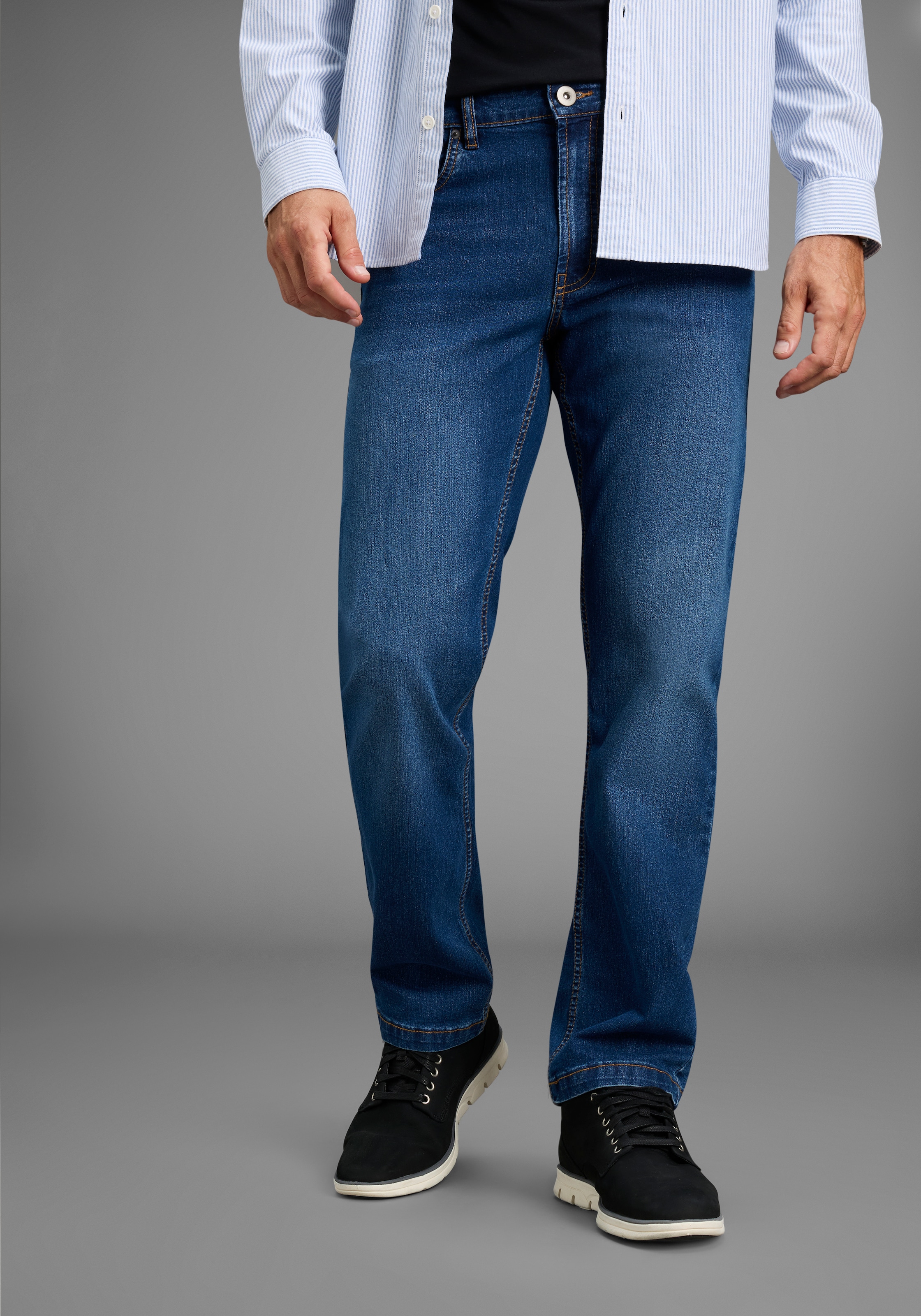 Arizona Straight-Jeans gerader Schnitt, normale Leibhöhe, mit Knopf- und Reißverschluss