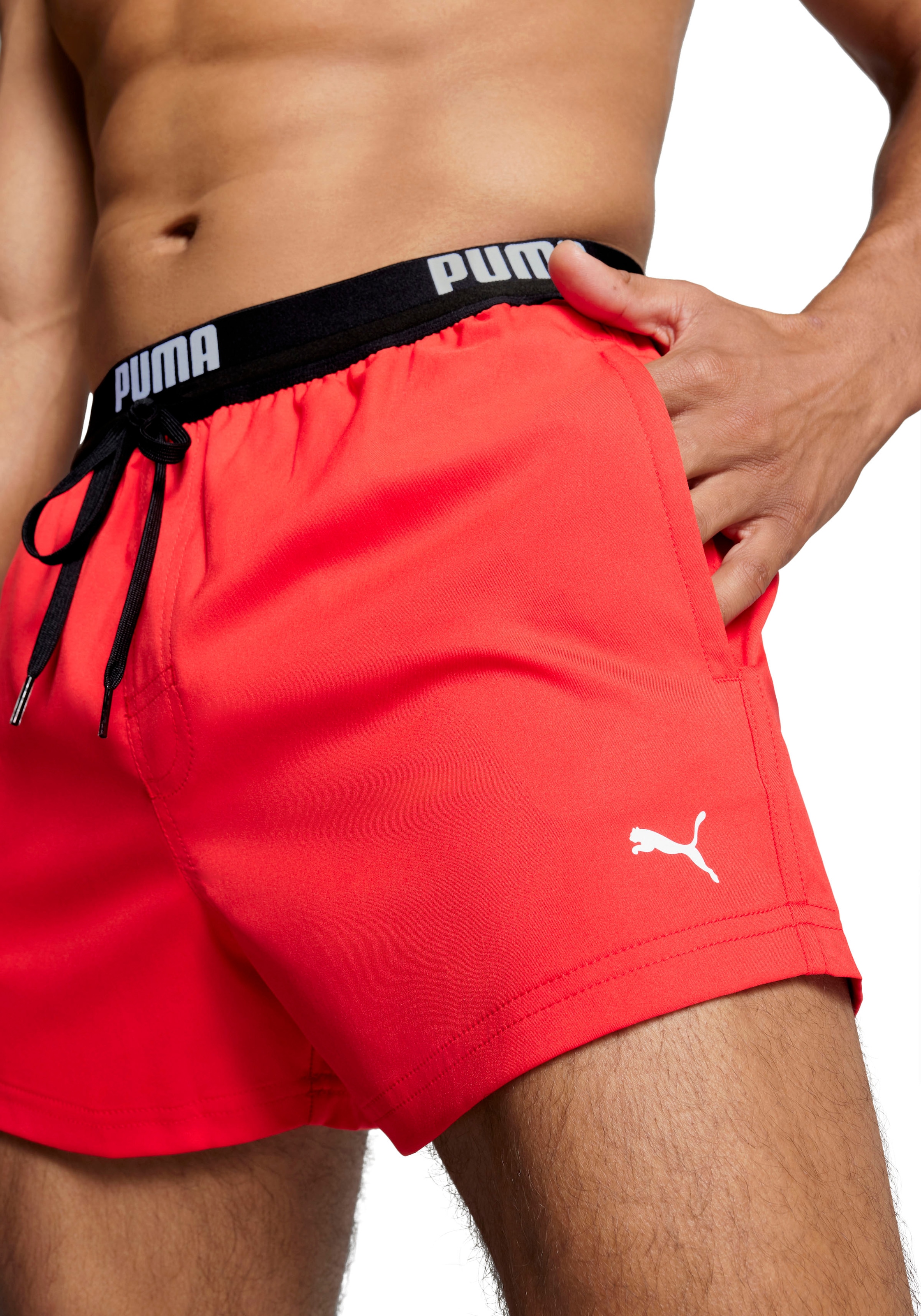 PUMA Badeshorts »PUMA SWIM MEN LOGO SHORT LENGTH SWIM SHORTS«, Seitentaschen, Gesäßtasche mit Reißverschluss, Kordelzug