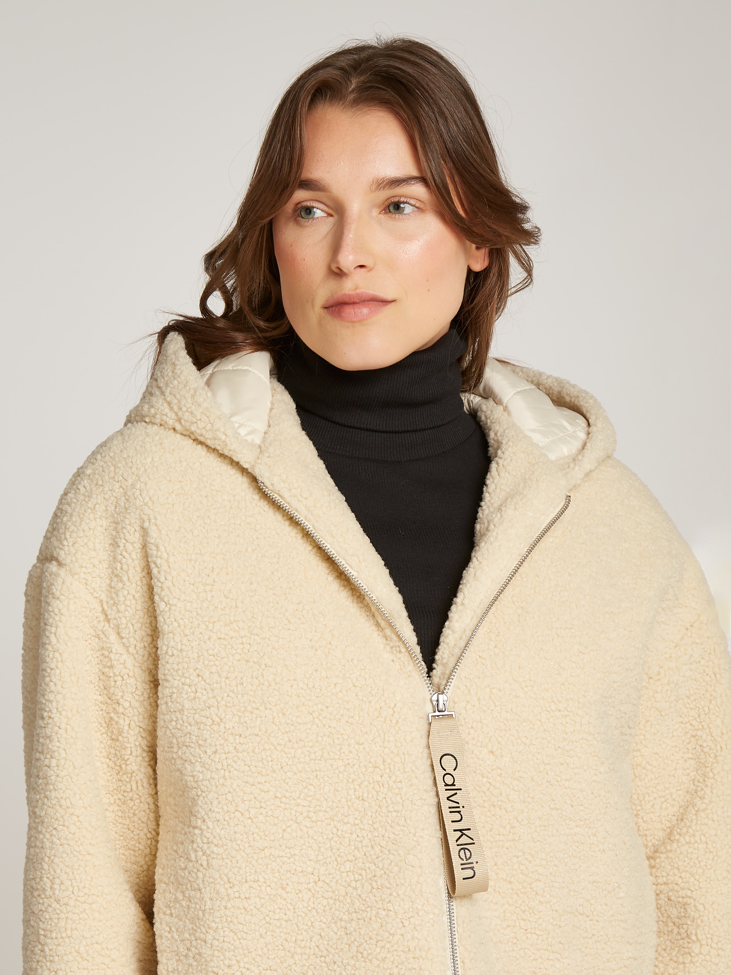 Calvin Klein Jeans Plüschjacke »SHERPA JACKET«, mit Kapuze, mit Logoschriftzug