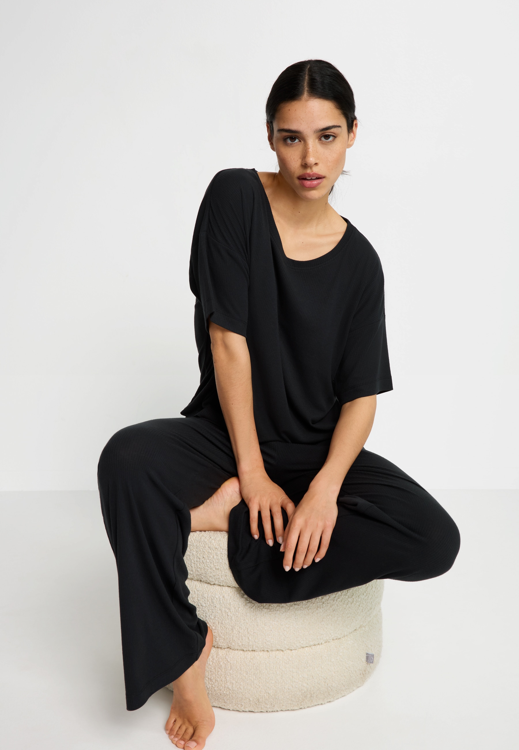 LSCN by LASCANA Pyjama Set, 2-teilig, 2 tlg. mit kleiner Zierknopfleiste an der Hose