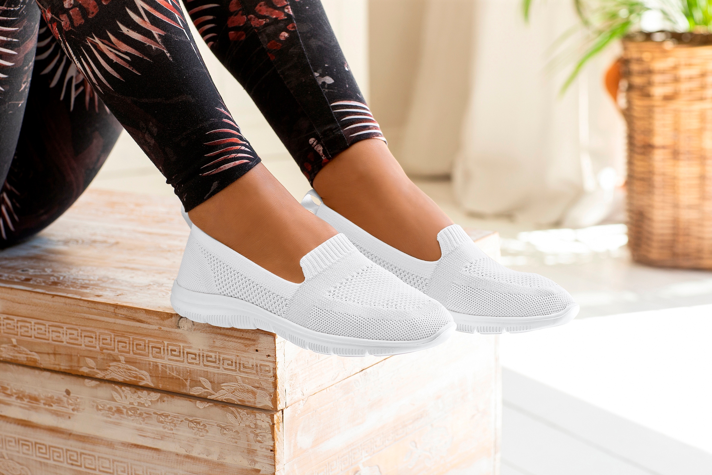 LASCANA Slipper, Slip-On-Sneaker, Halbschuh, ultraleichter Sneaker, VEGAN