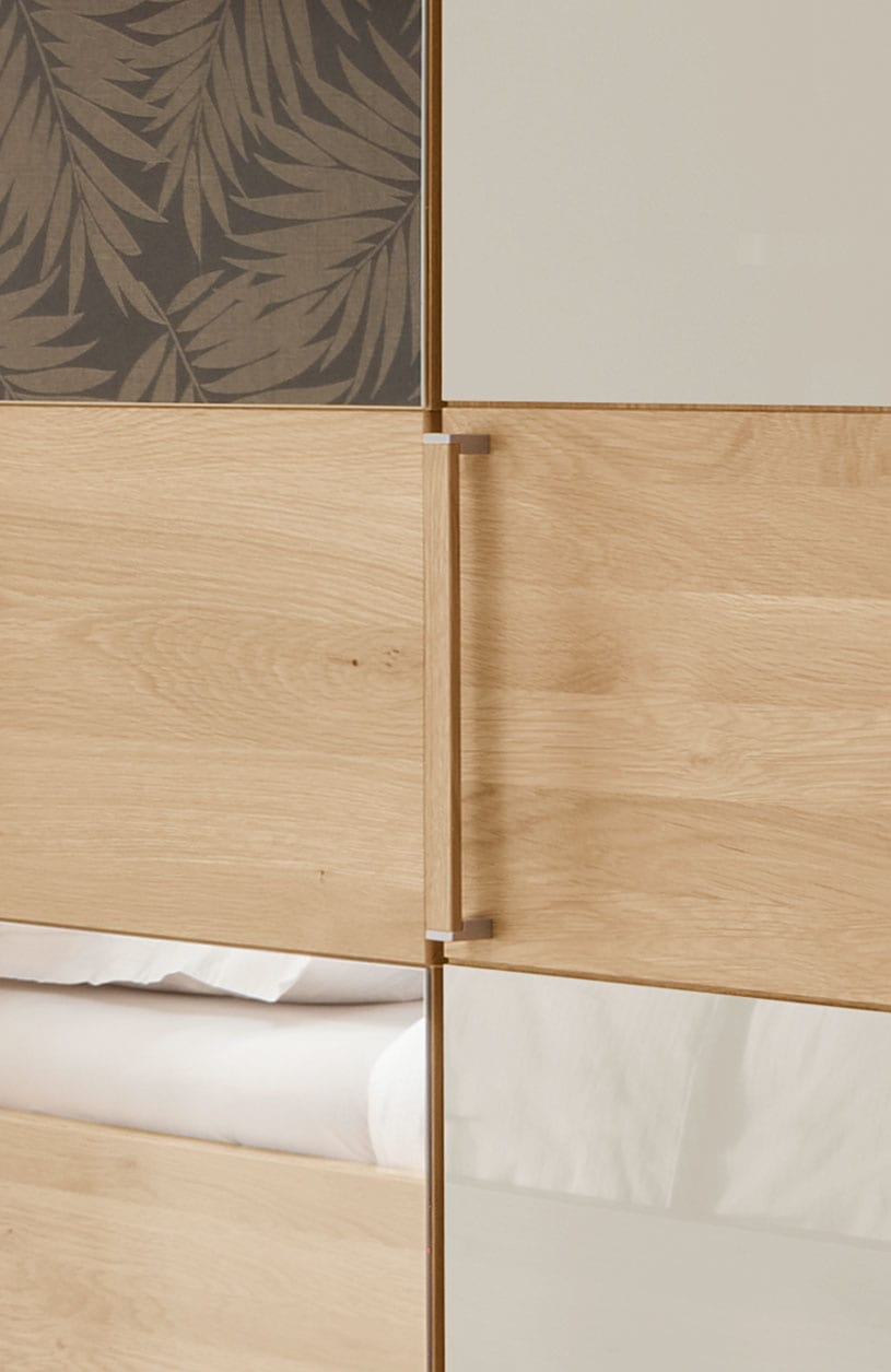 WIEMANN Kleiderschrank »Kiruna« mit Champagnerglas und Spiegel