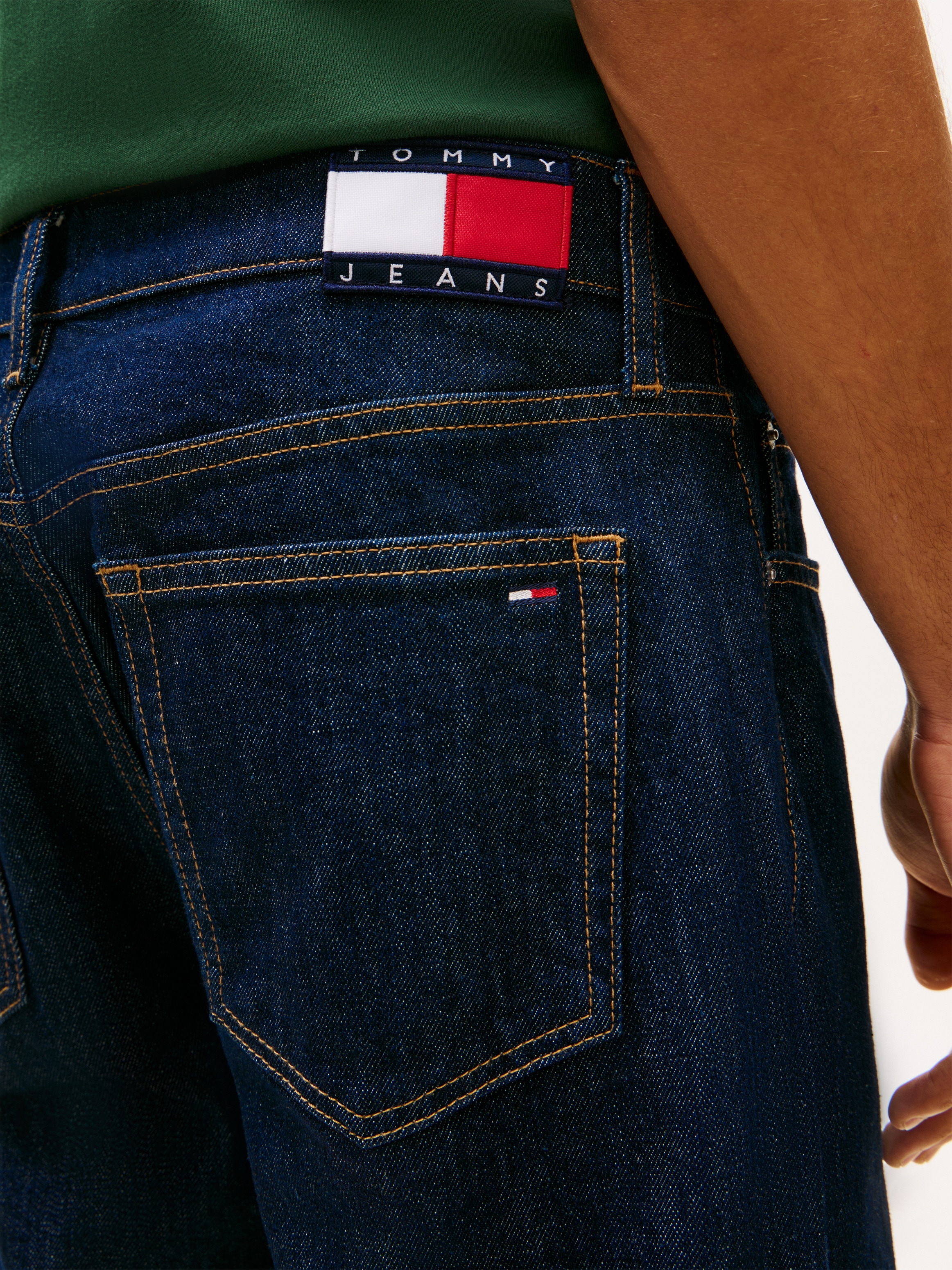 Tommy Jeans 5-Pocket-Jeans »Sonny Regular Tapered« mit dezenter Waschung