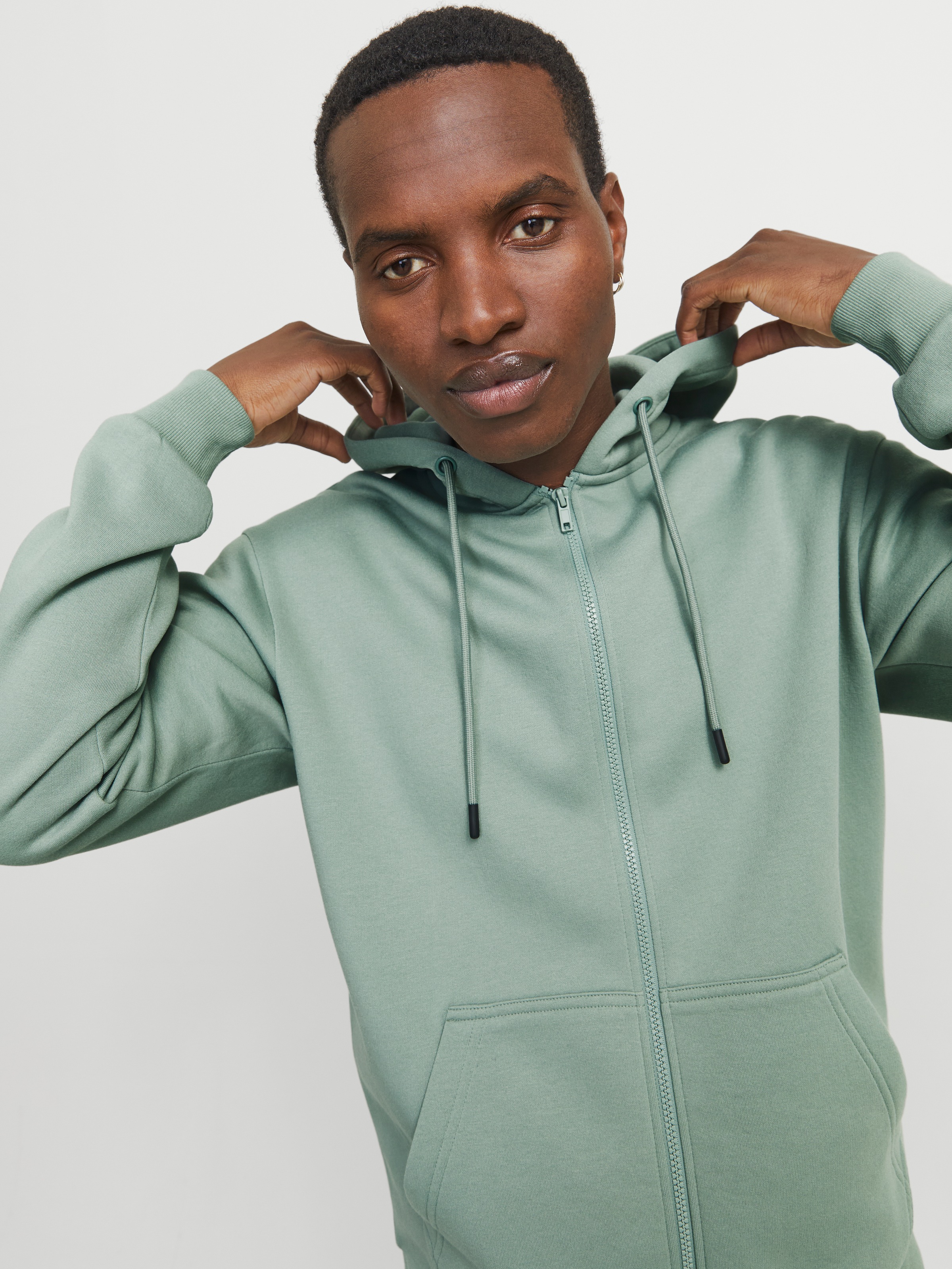 Jack & Jones Kapuzensweatjacke »JJEBRADLEY mit Kapuze, ideal für kalte Jahreszeit«, mit Kapuze