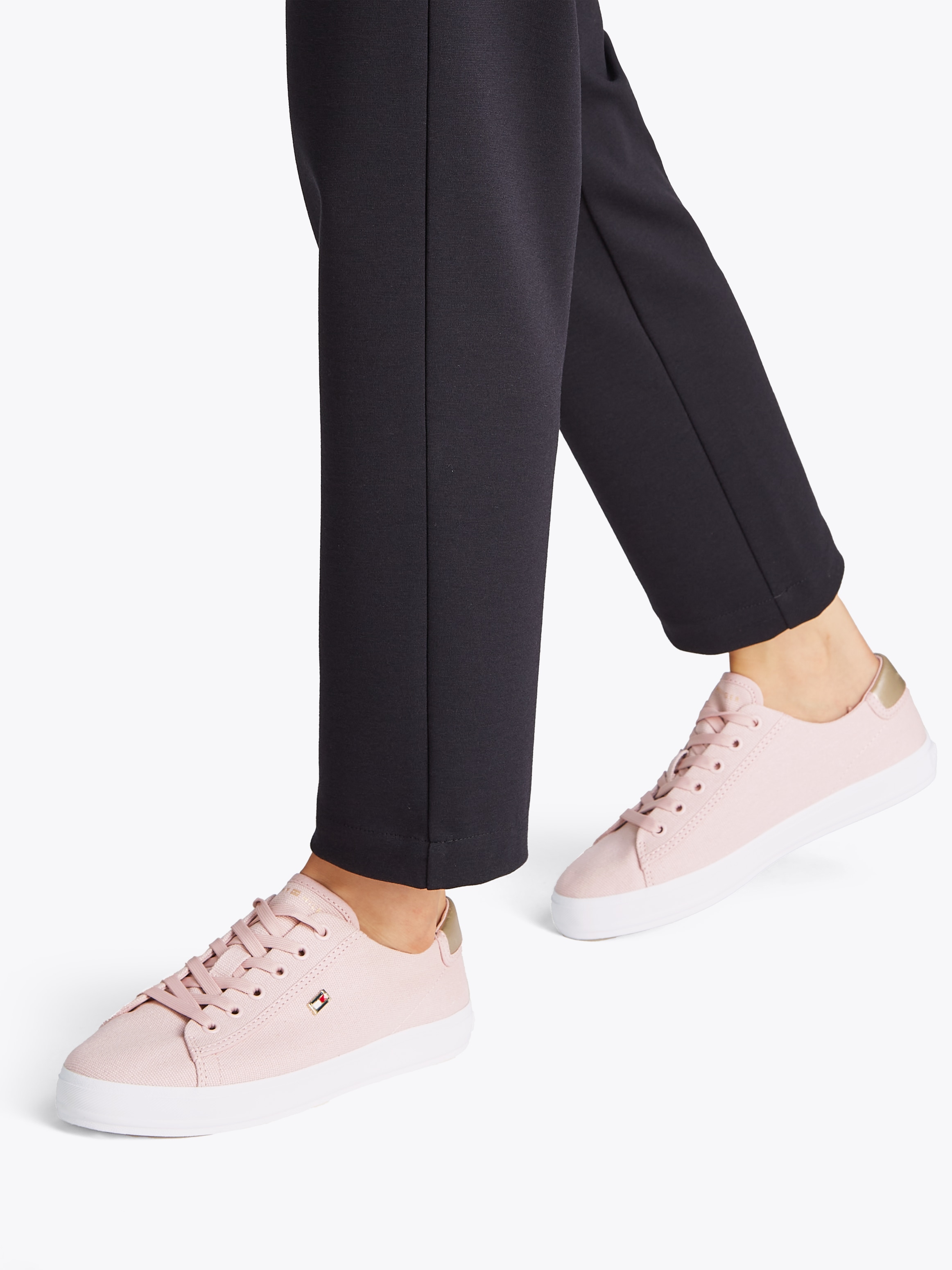Tommy Hilfiger Plateausneaker »VULC CANVAS LACE UP SNEAKER«, Freizeitschuh, Halbschuh, Schnürschuh, in schmaler Form