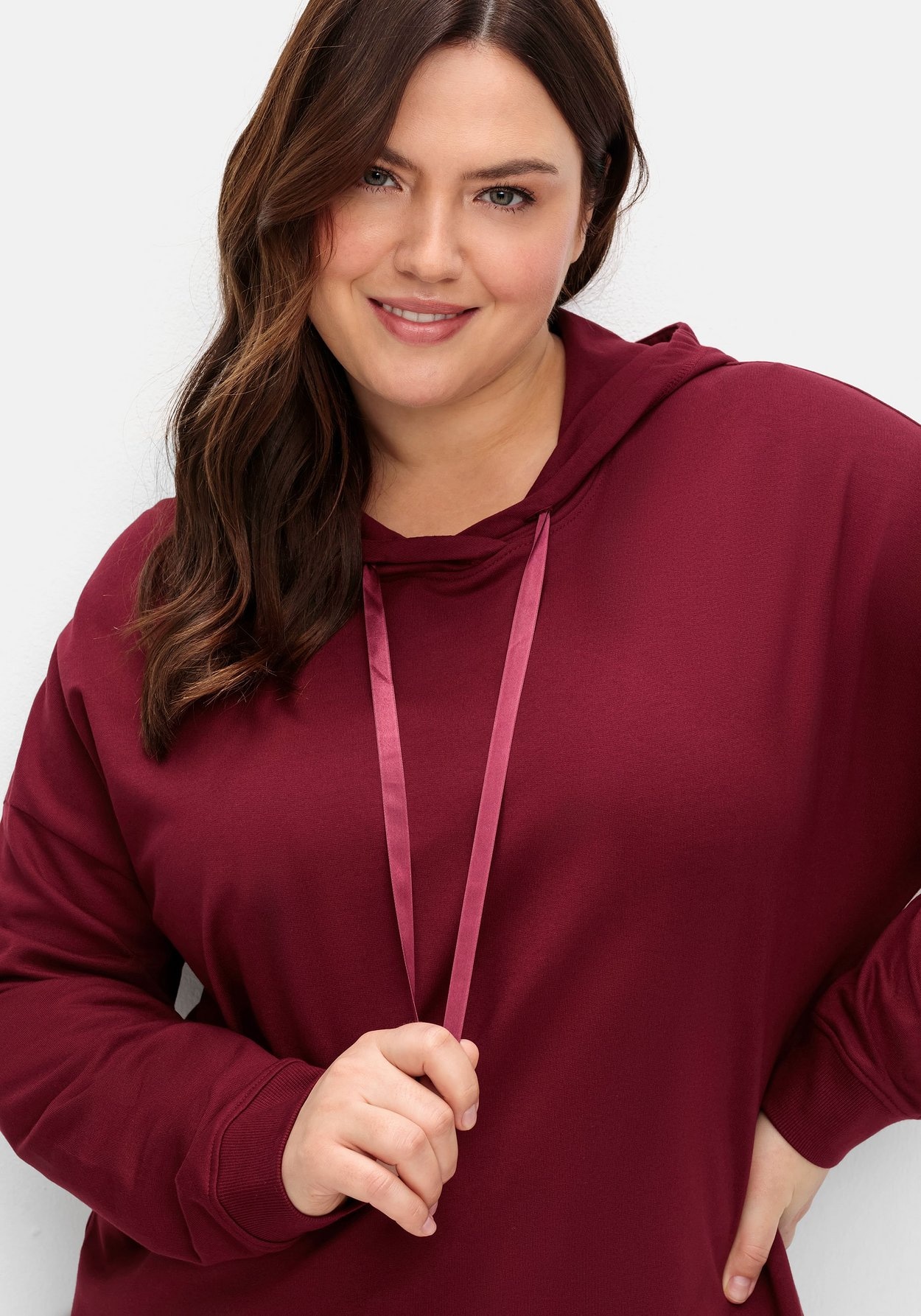 Sheego Kapuzensweatshirt »Sweatshirt mit überschnittenen Schultern«, mit überschnittenen Schultern
