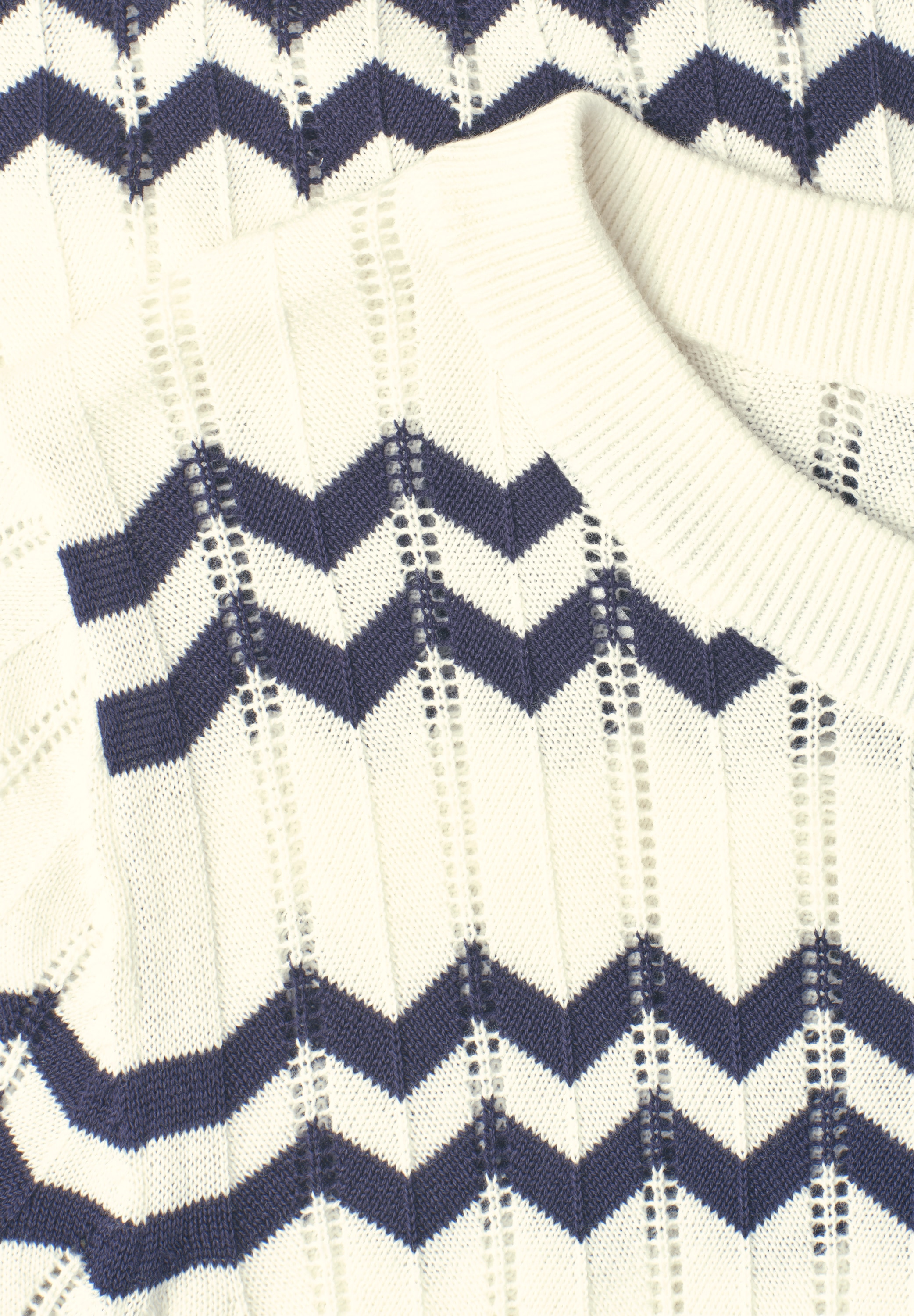 STREET ONE Kurzarmpullover Kurzarm-Sommer-Pullover mit Zick-Zack-Muster