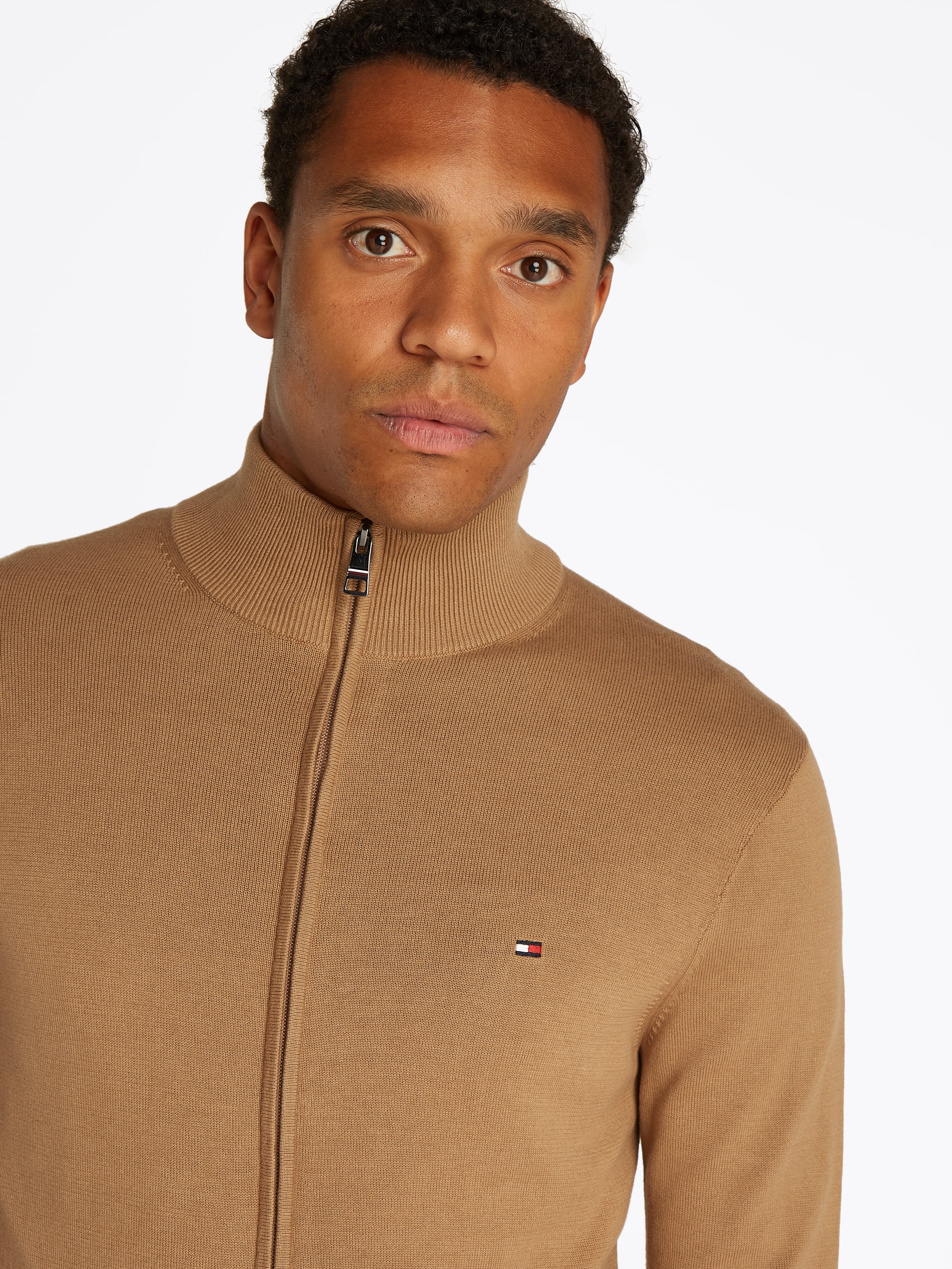 Tommy Hilfiger Strickjacke »ESSENTIAL COTTON ZIP THRU«, mit Logostickerei