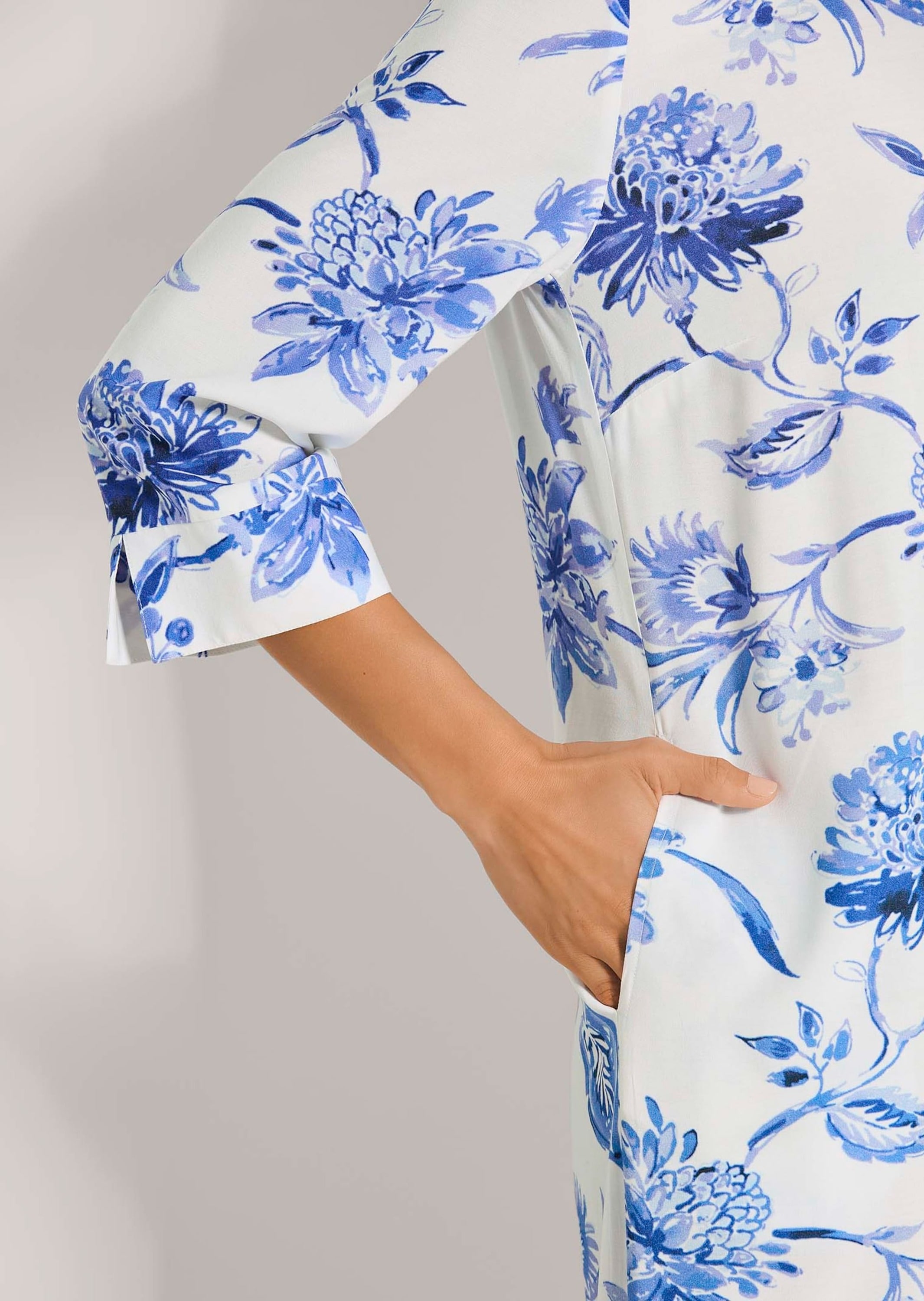 MADELEINE Sommerkleid »Druckkleid Rundhals-Kleid mit Unikat-Print«