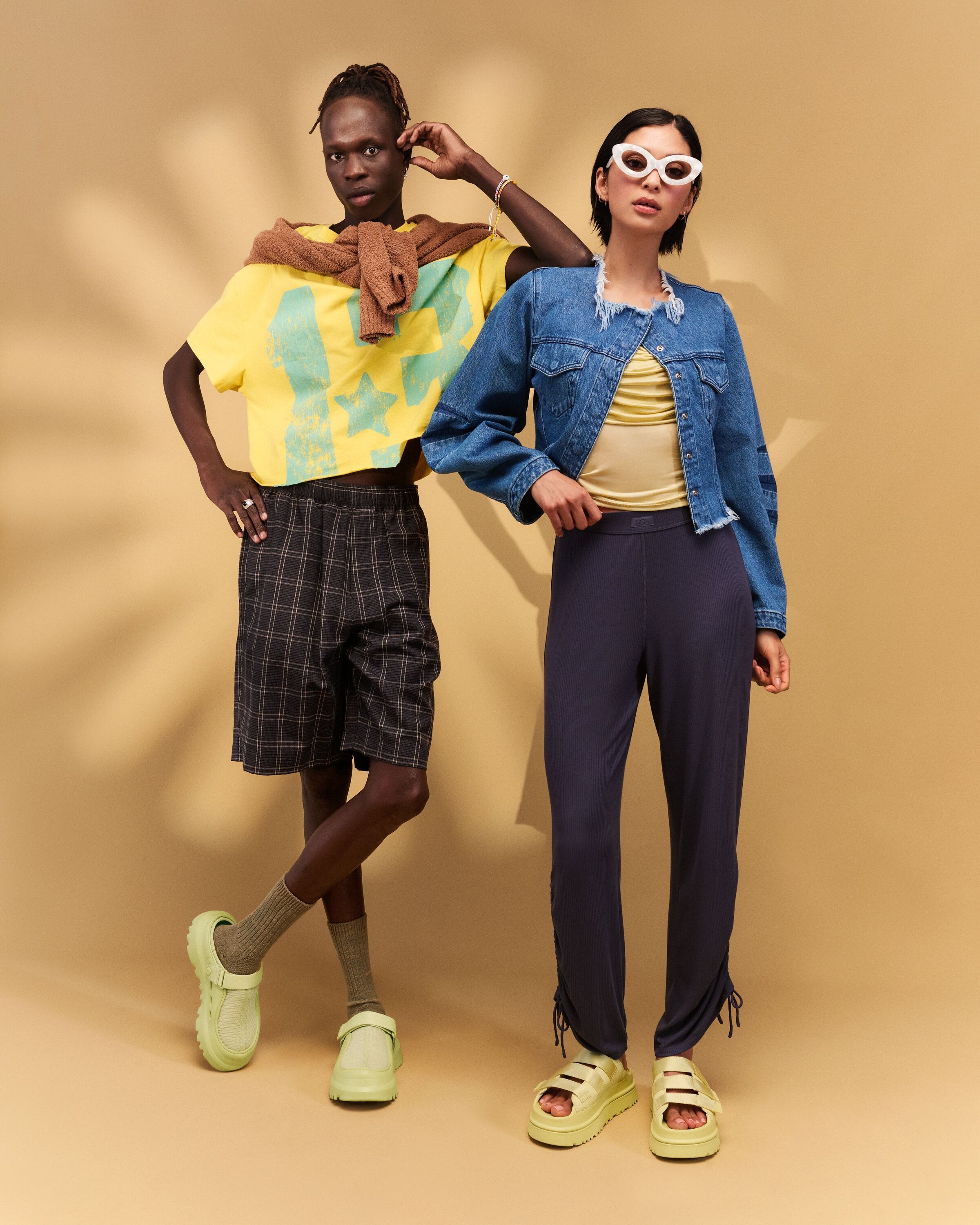 UGG Pantolette »GOLDENGLOW SLIDE«, Plateauschuh, Sandale, Flats mit Fußbett