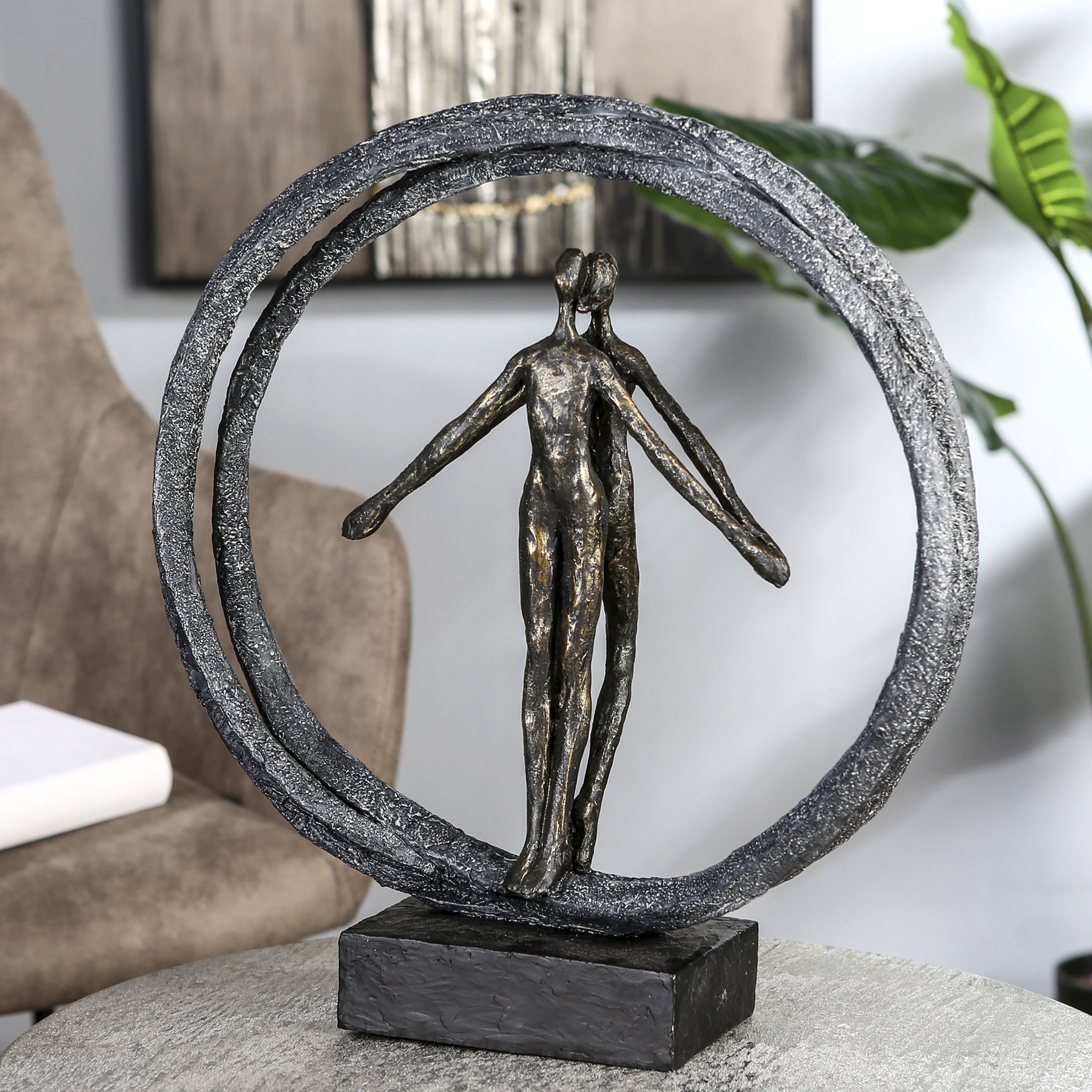 Casablanca by Gilde Dekofigur »Skulptur Paar im Ring, bronzefarben/schwarz«, (1 St.), Dekoobjekt, Höhe 40 cm, Pärchen im Ring, mit Spruchanhänger, Wohnzimmer