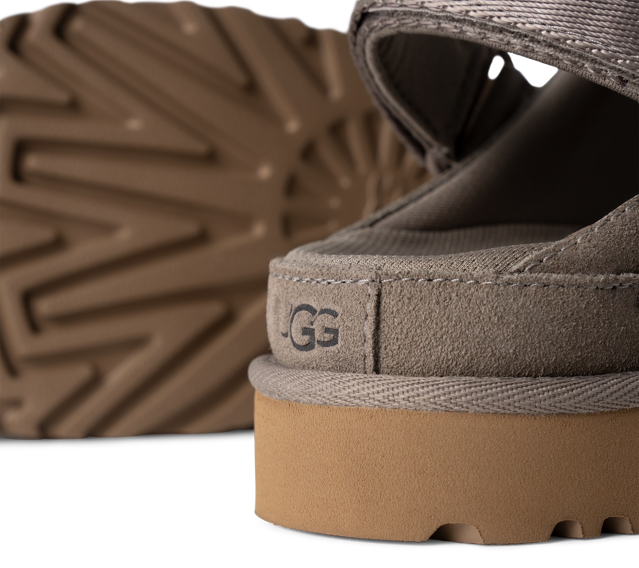 UGG Clog »W GOLDENSTAR CLOG«, Homeslippers, Plateauschuh, Mule mit schwenkbarem Fersenriemen