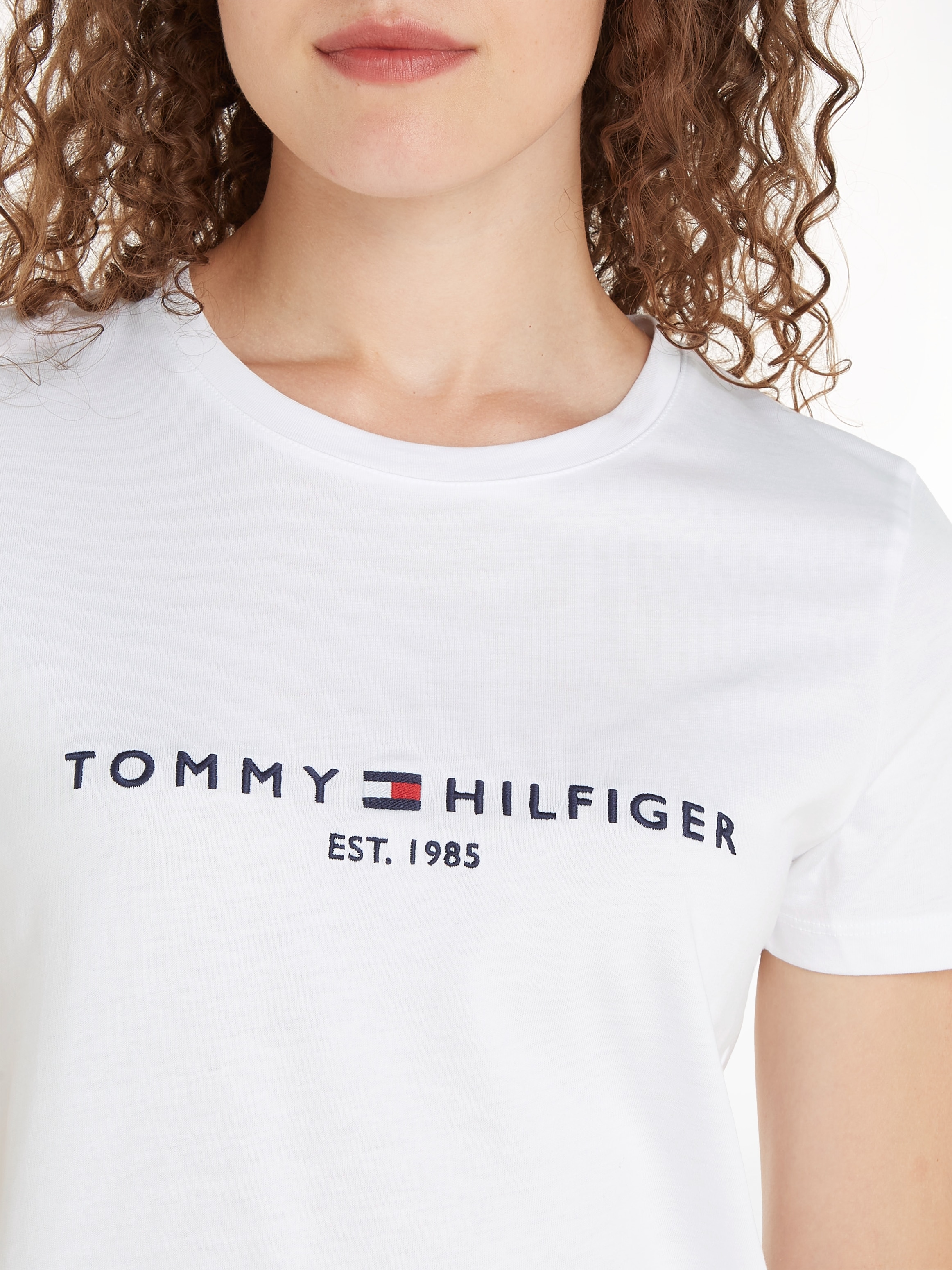 Tommy Hilfiger Rundhalsshirt »HERITAGE HILFIGER C-NK REG TEE«, mit gesticktem Tommy Hilfiger Linear Logo-Schriftzug