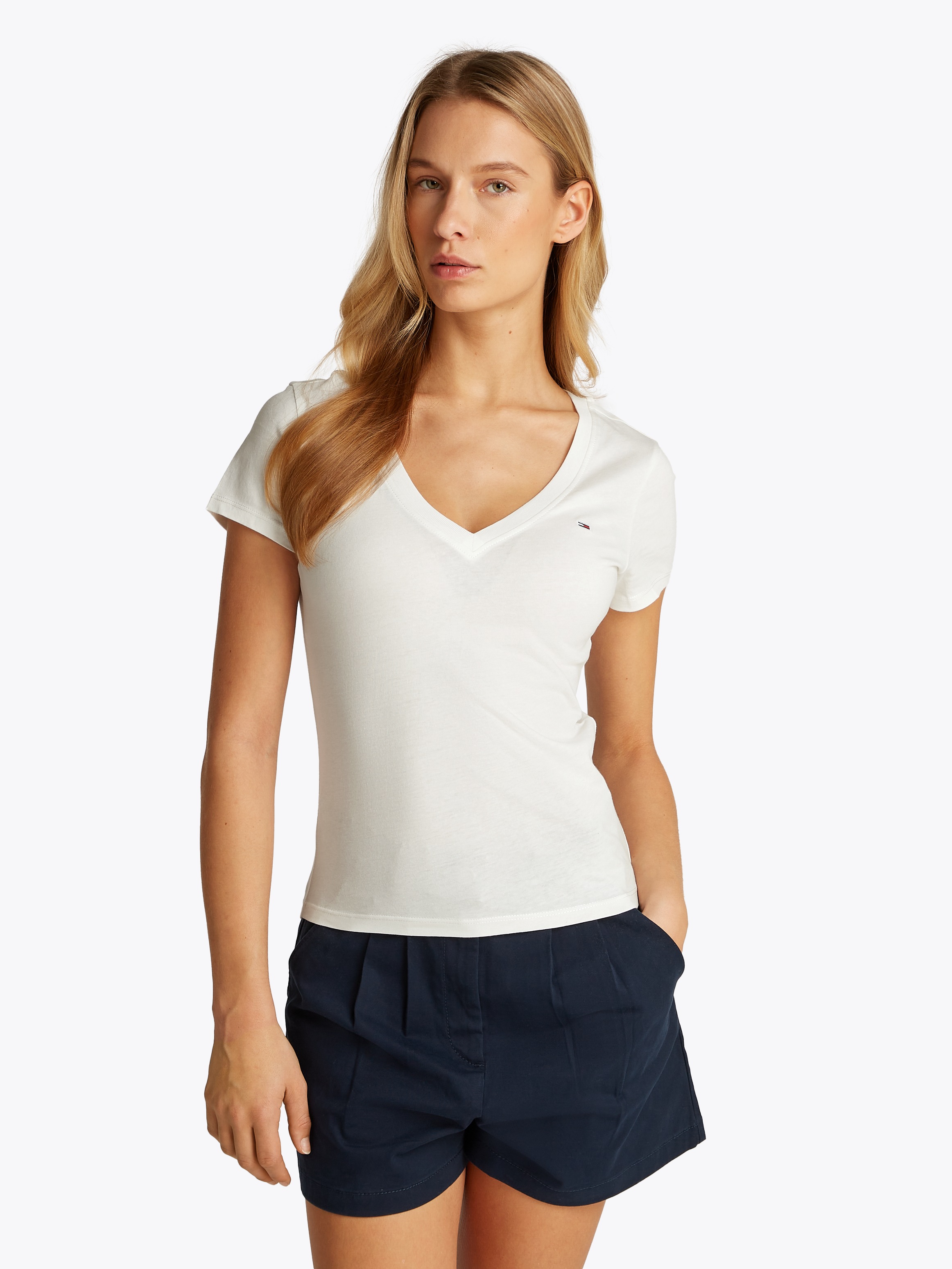 Tommy Jeans T-Shirt »TJW 2PACK V-NECK TEE«, (Packung, 2 tlg., 2-er Pack), mit Logostickerei