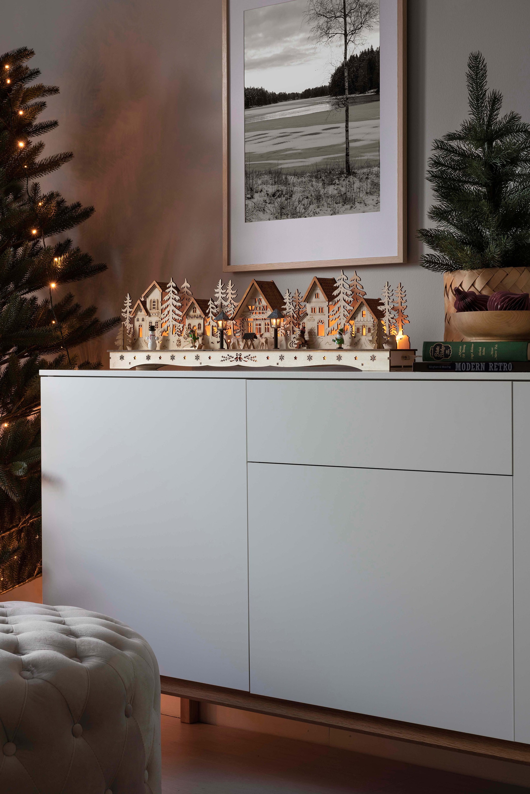 KONSTSMIDE Weihnachtsdorf, (1 St.), LED Holzsilhouette, Dorf, wählbare Energiefunktion