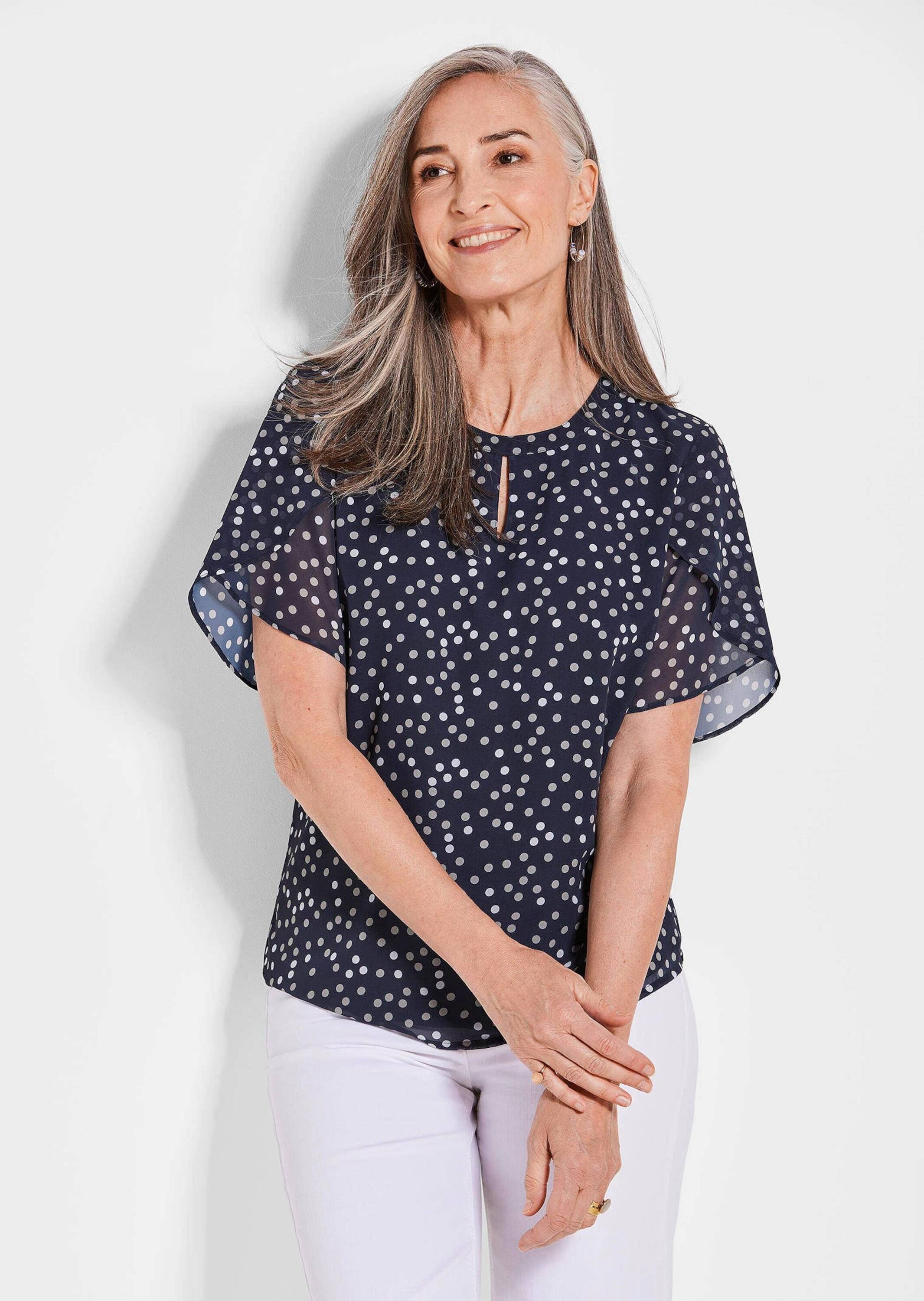 GOLDNER Kurzarmbluse »Kurzgröße Chiffonbluse Damen mit Tupfen-Alloverprint und Rundhalsausschnitt«