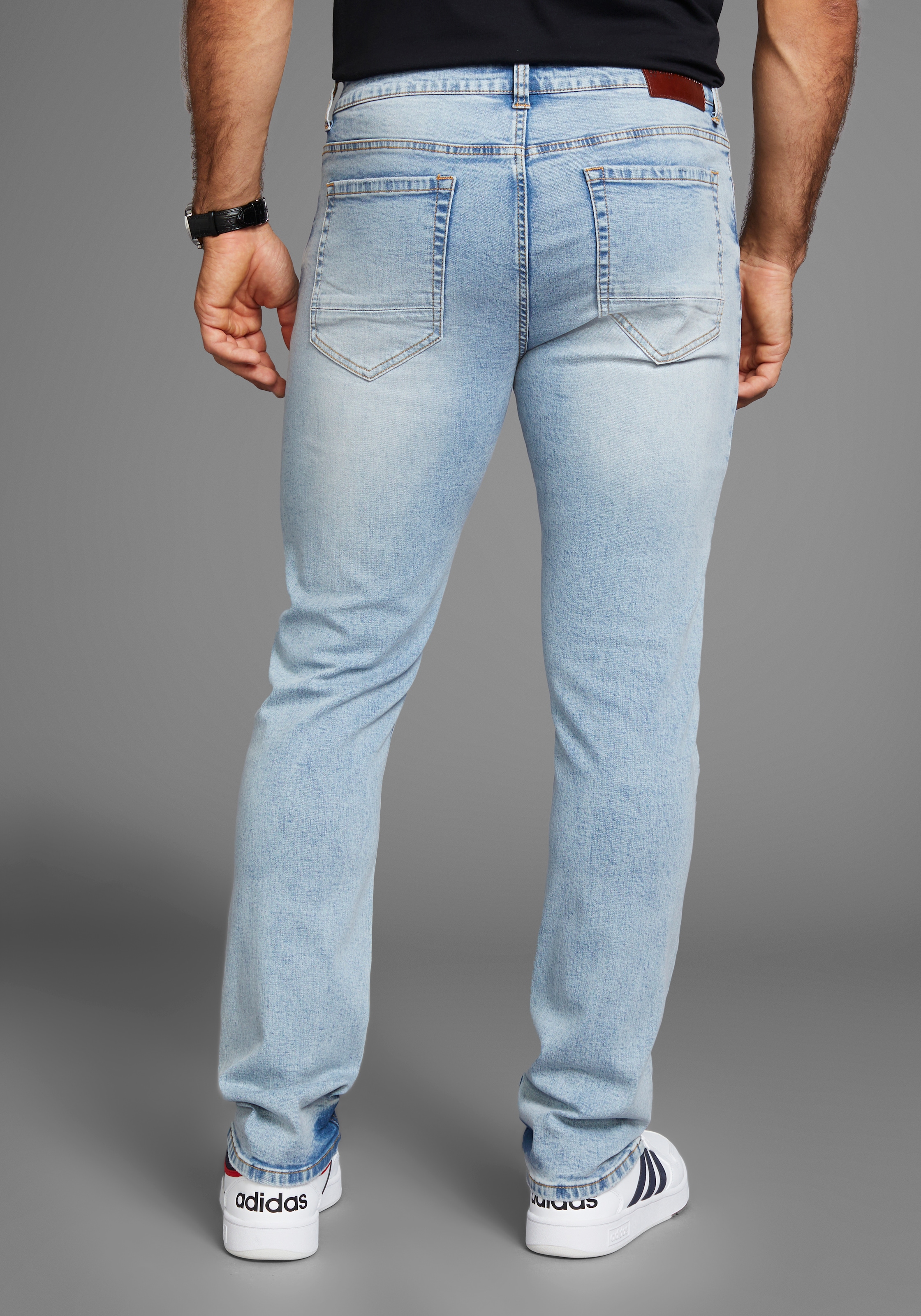 Bruno Banani Straight-Jeans »Hutch«, gerade Beinform, teilweise mit modischen Destroyed-Effekten