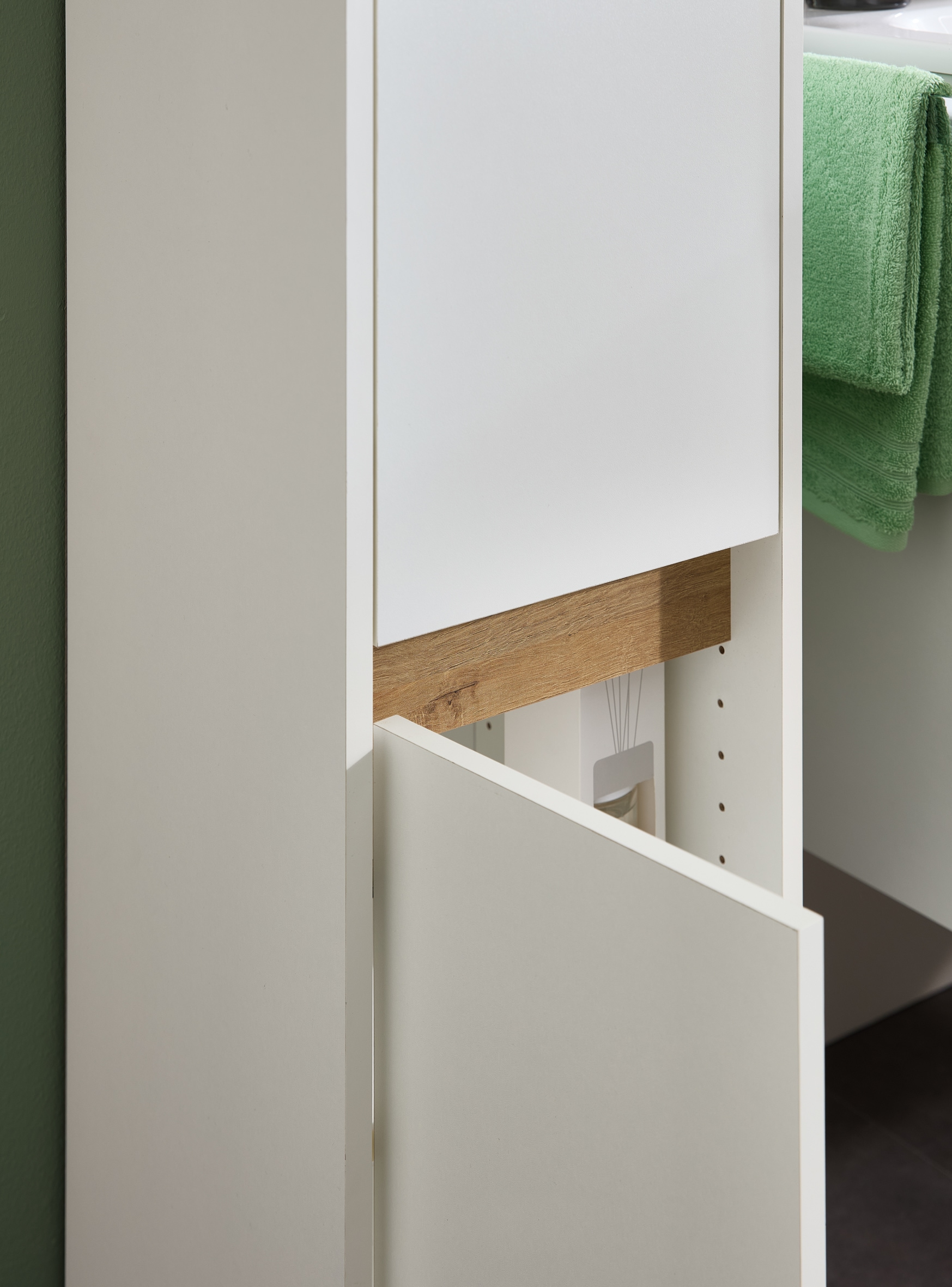 Saphir Midischrank »Quickset 100, Badschrank 32,4 cm breit, 2 Türen«, 2 Einlegeböden, Badezimmer-Midischrank, mit Akzentfuge