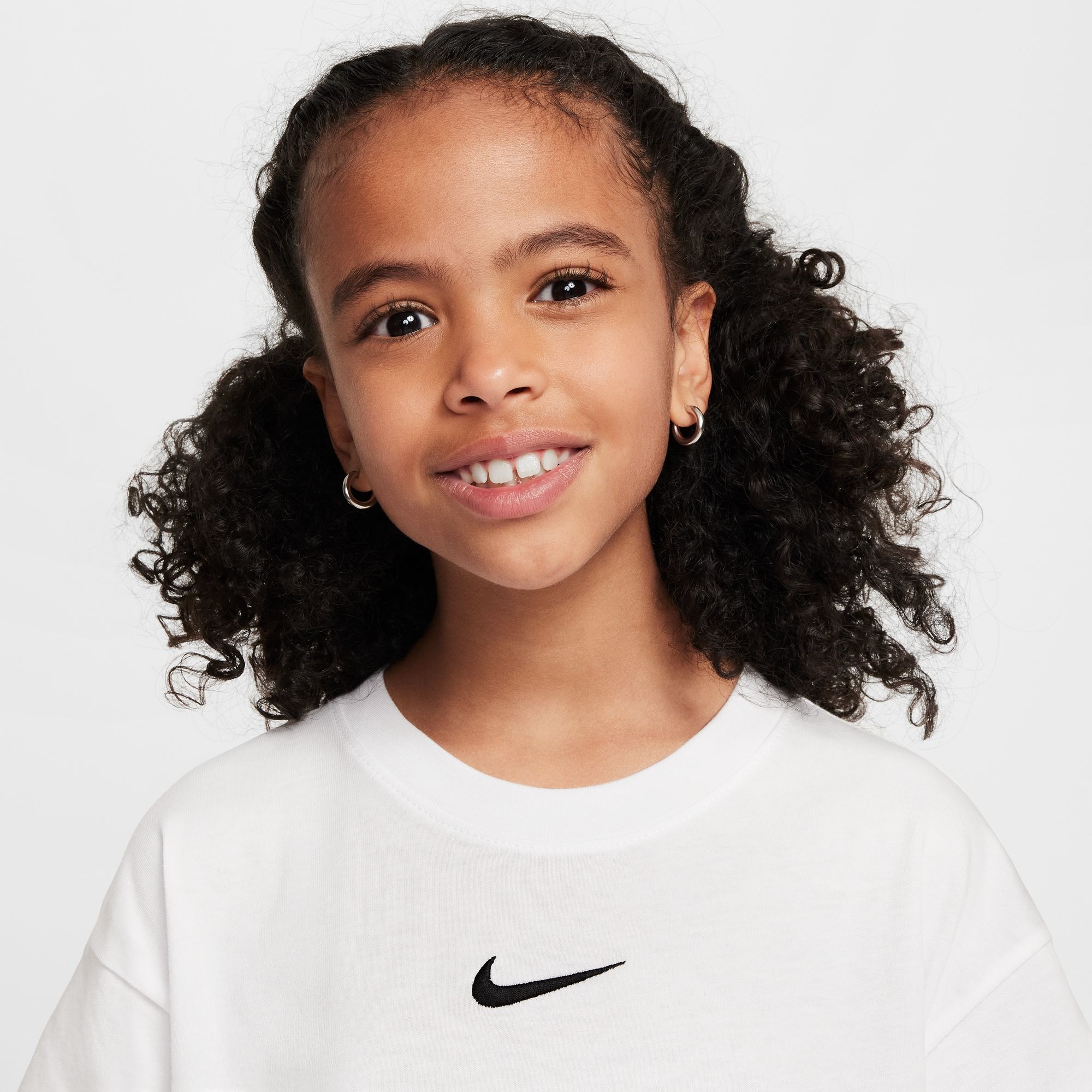 Nike Sportswear T-Shirt »G NSW TEE BOY ESSNTL LBR« für Mädchen und Jugendliche