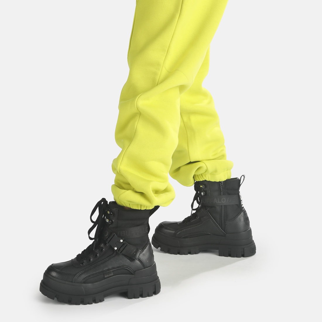 Buffalo Winterboots »Aspha Com1 Vegan«  Schnürstiefelette, Plateauboots mit Innen-Reißverschluss