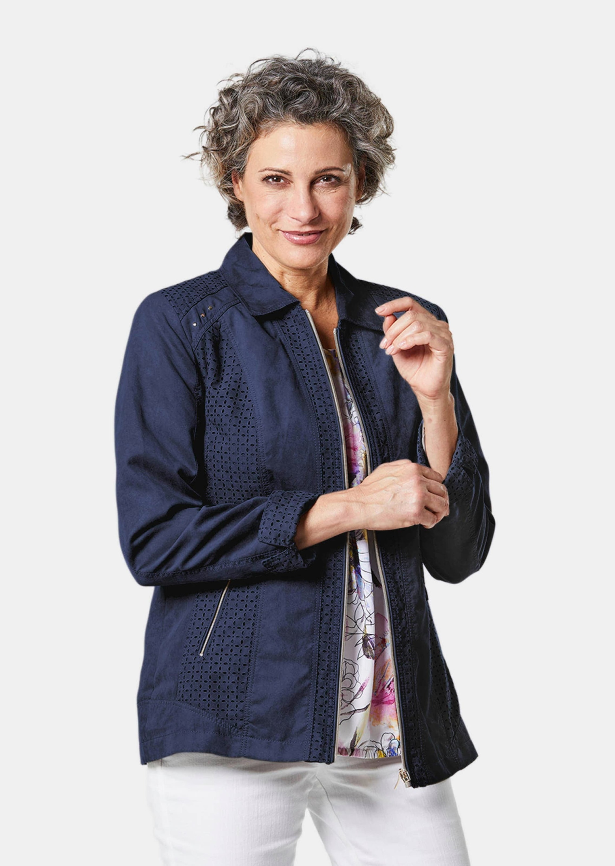 GOLDNER Jackenblazer »Kurzgröße Velourslederimitat-Blazer mit Perforierung«