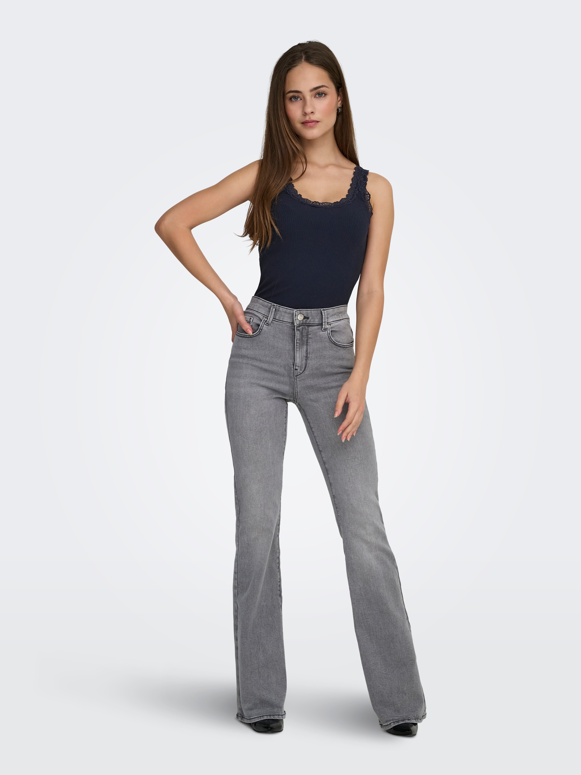 ONLY Tanktop »ONLSARA – Tanktop mit Spitzendetail am Ausschnitt« Baumwollmischung, regular fit