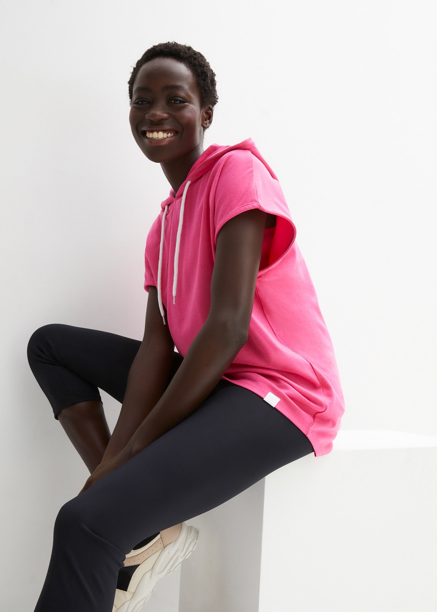 bonprix Kapuzensweatshirt , lässige Passform, überschnittene Schultern
