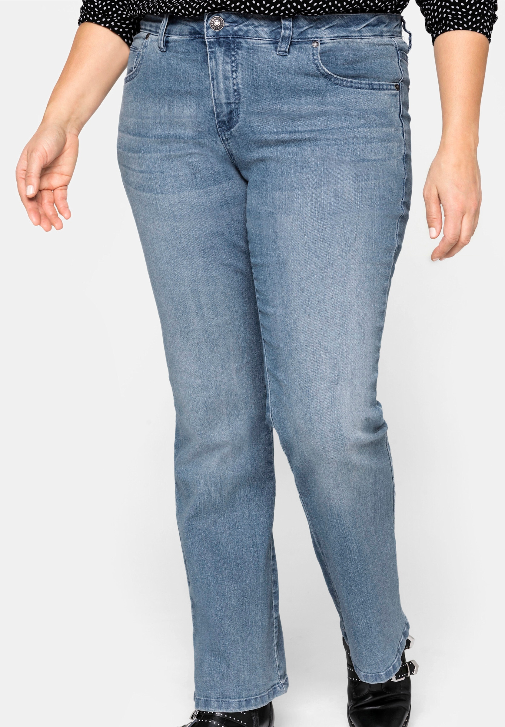 Sheego 5-Pocket-Jeans »Bootcut-Jeans Bootcut-Jeans mit Used-Effekten« in 5-Pocket-Form, mit Used-Effekten