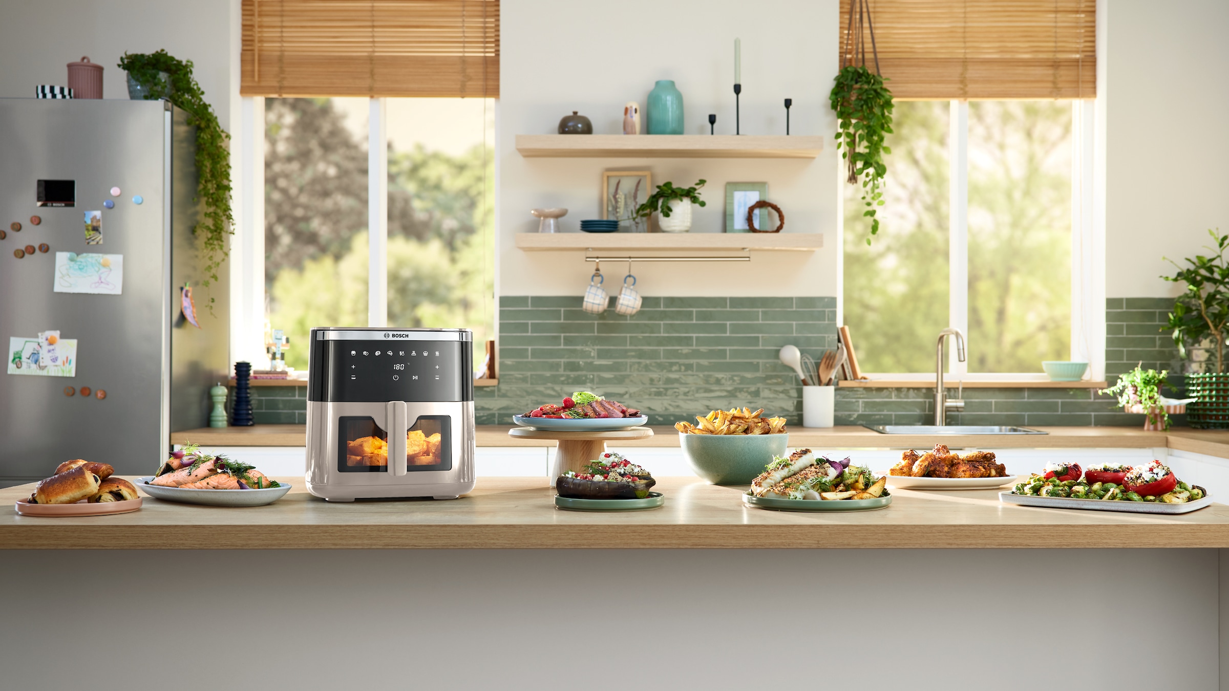 BOSCH Heißluftfritteuse »XXL Air Fryer Serie 6, MAF671C0, 7,1 l, Fenster, 7 Programme« 1800 W Innenlicht, Schüttelalarm, Korb spülm.geeignet,