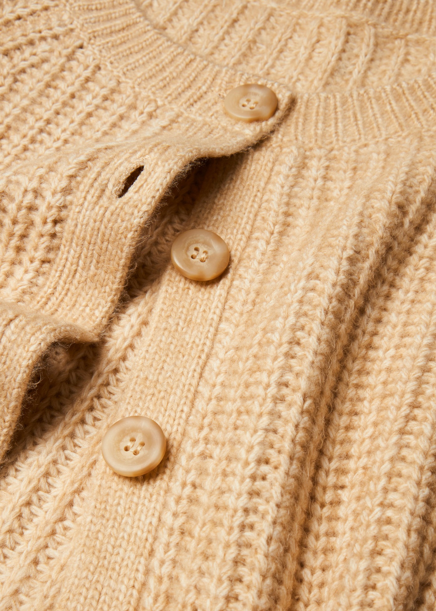 bonprix Strickjacke »Oversize-Strickjacke« Oversize-Schnitt, lockere Passform, modischer Stil, mit Knopfleiste