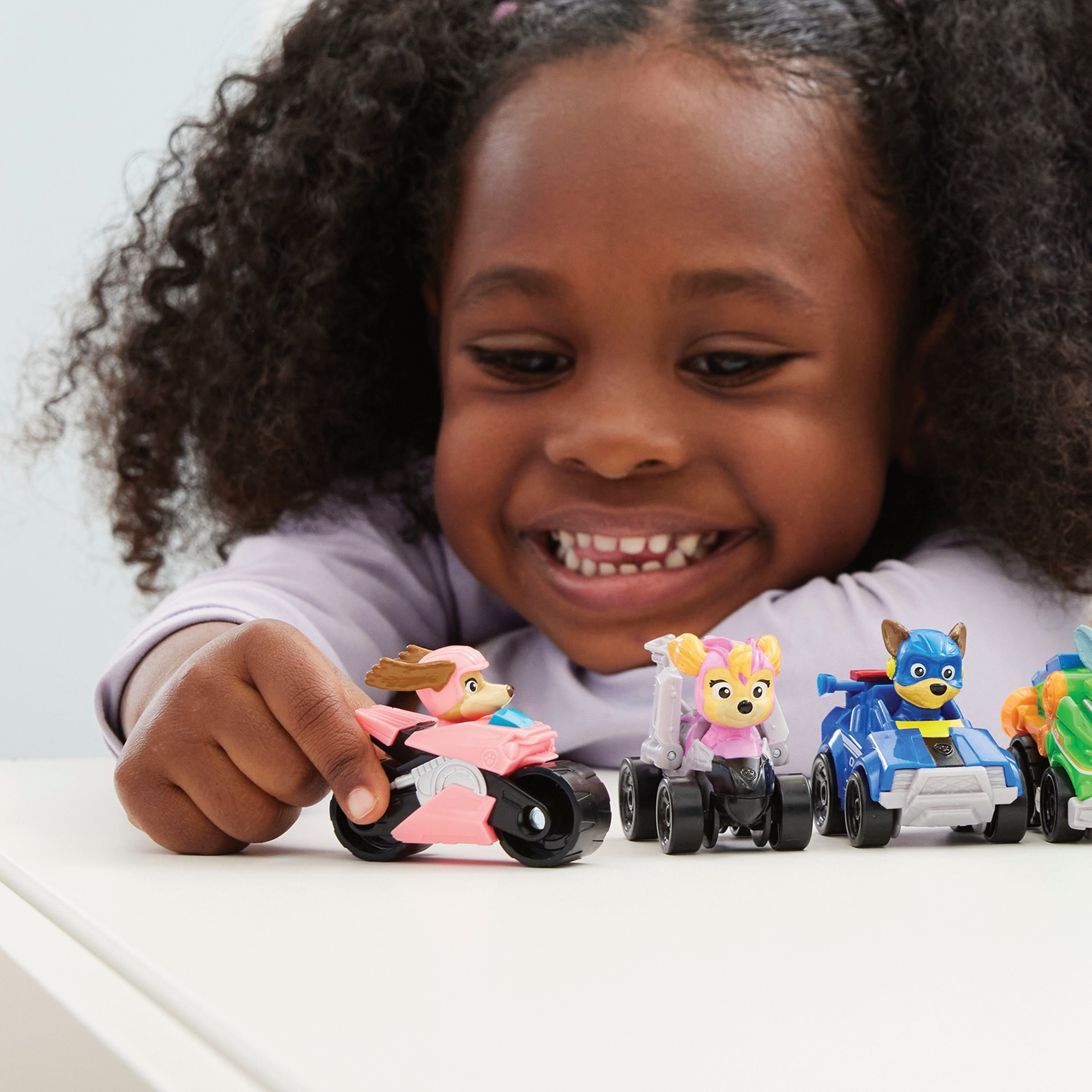 Spin Master Spielzeug-Auto »Paw Patrol - Movie II - Pup Squad Racers Geschenkset mit Liberty«, (Set, 7 tlg.), 7 Fahrzeuge