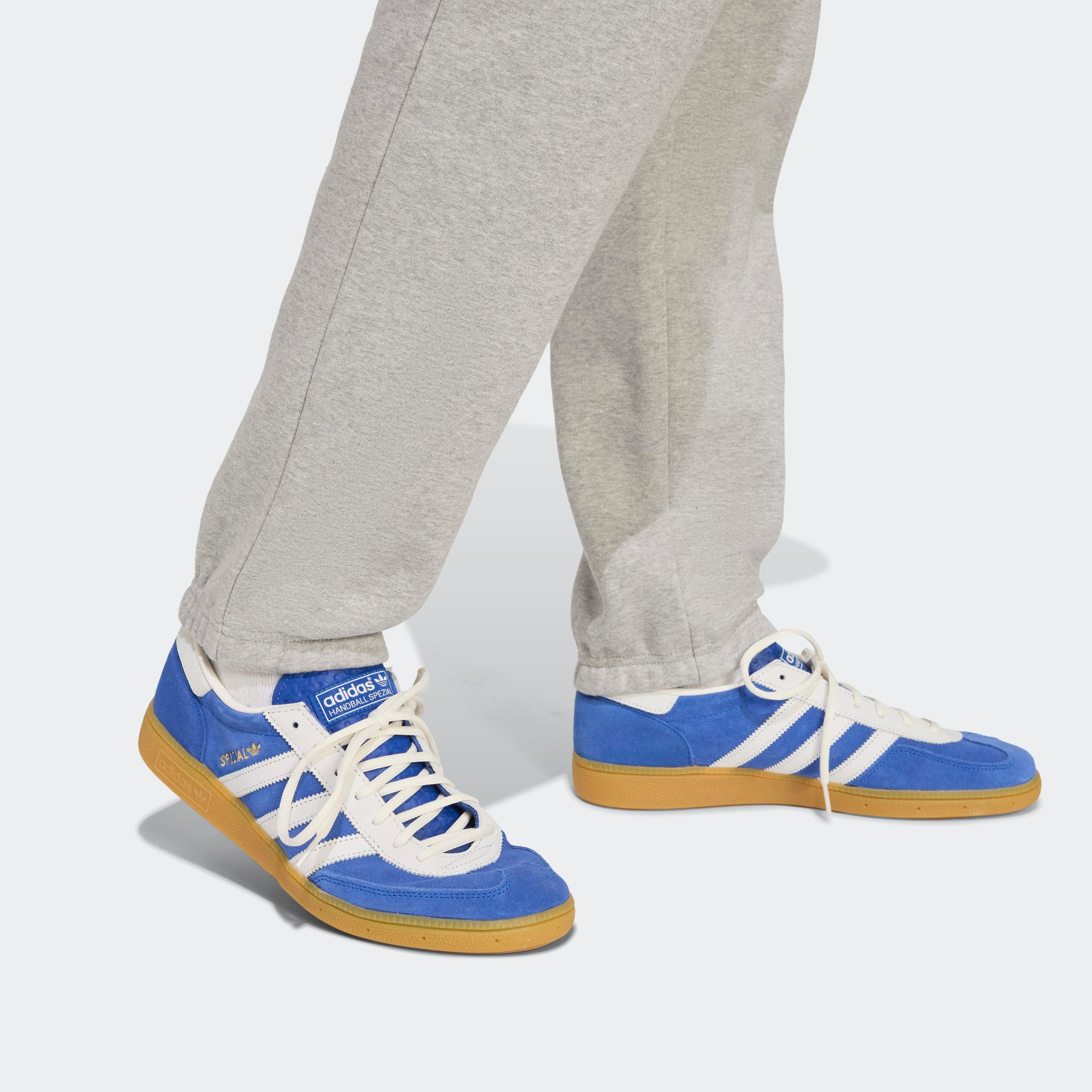 adidas Originals Sporthose »TREFOIL ESSENTIALS«  schmale Passform, mit flauschiger Innenseite, mit Rippbündchen