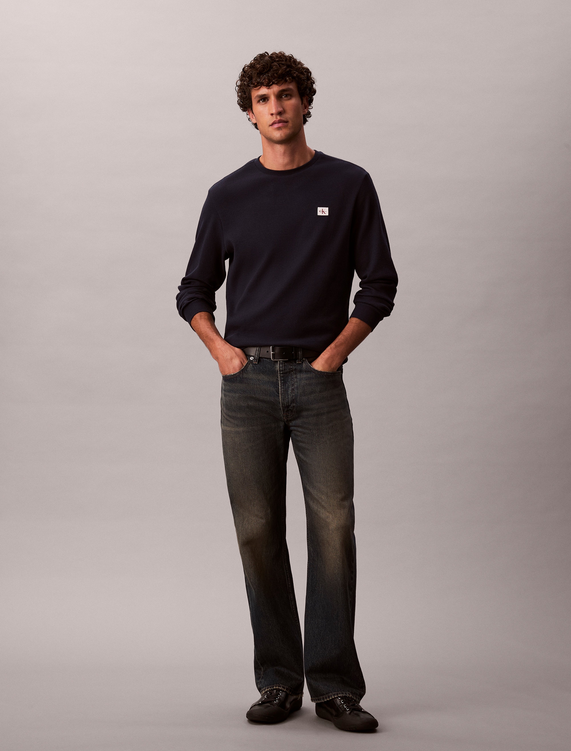 Calvin Klein Jeans Langarmshirt »LS WAFFLE BADGE CREWNK TEE«, Mit Rundhalsausschnitt